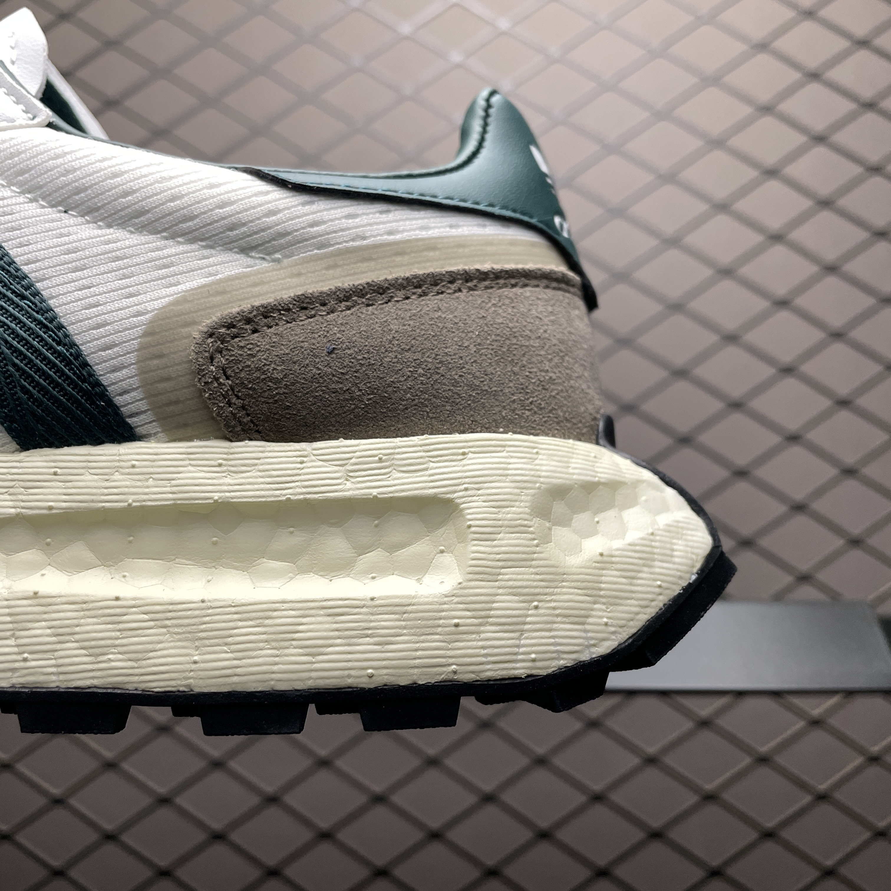 adidas Retropy E5 'Off White Collegiate Green'（IE3910）