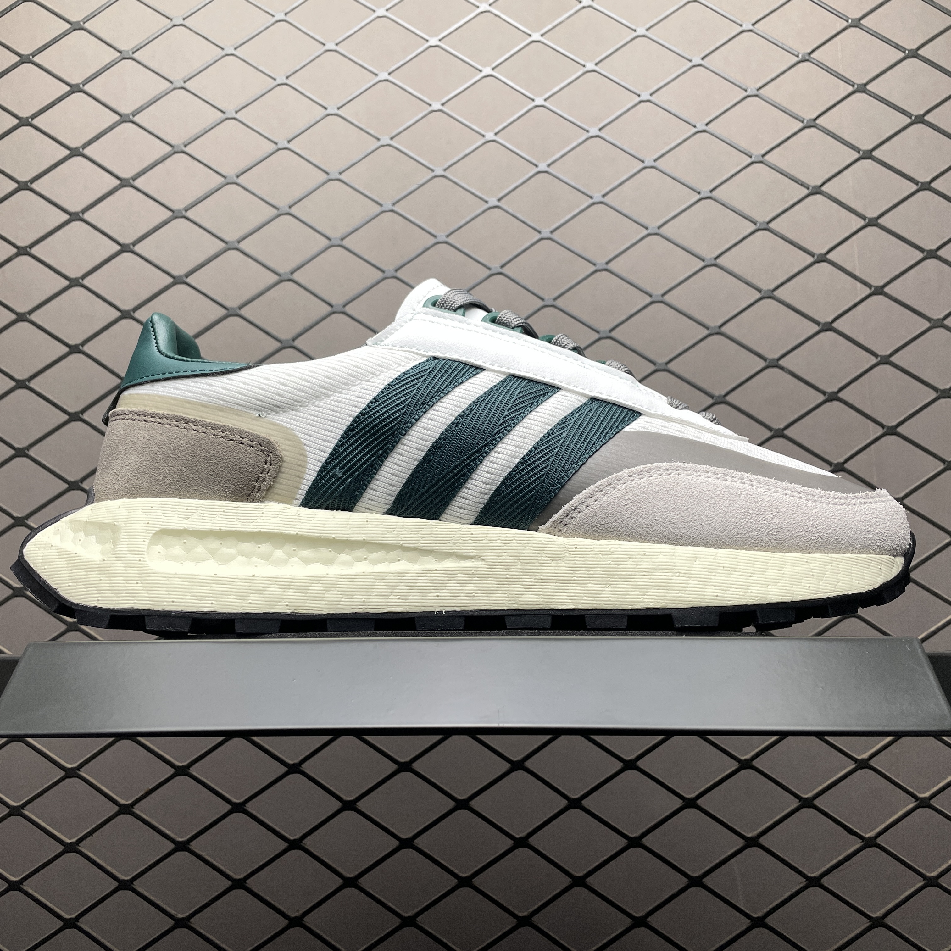 adidas Retropy E5 'Off White Collegiate Green'（IE3910）