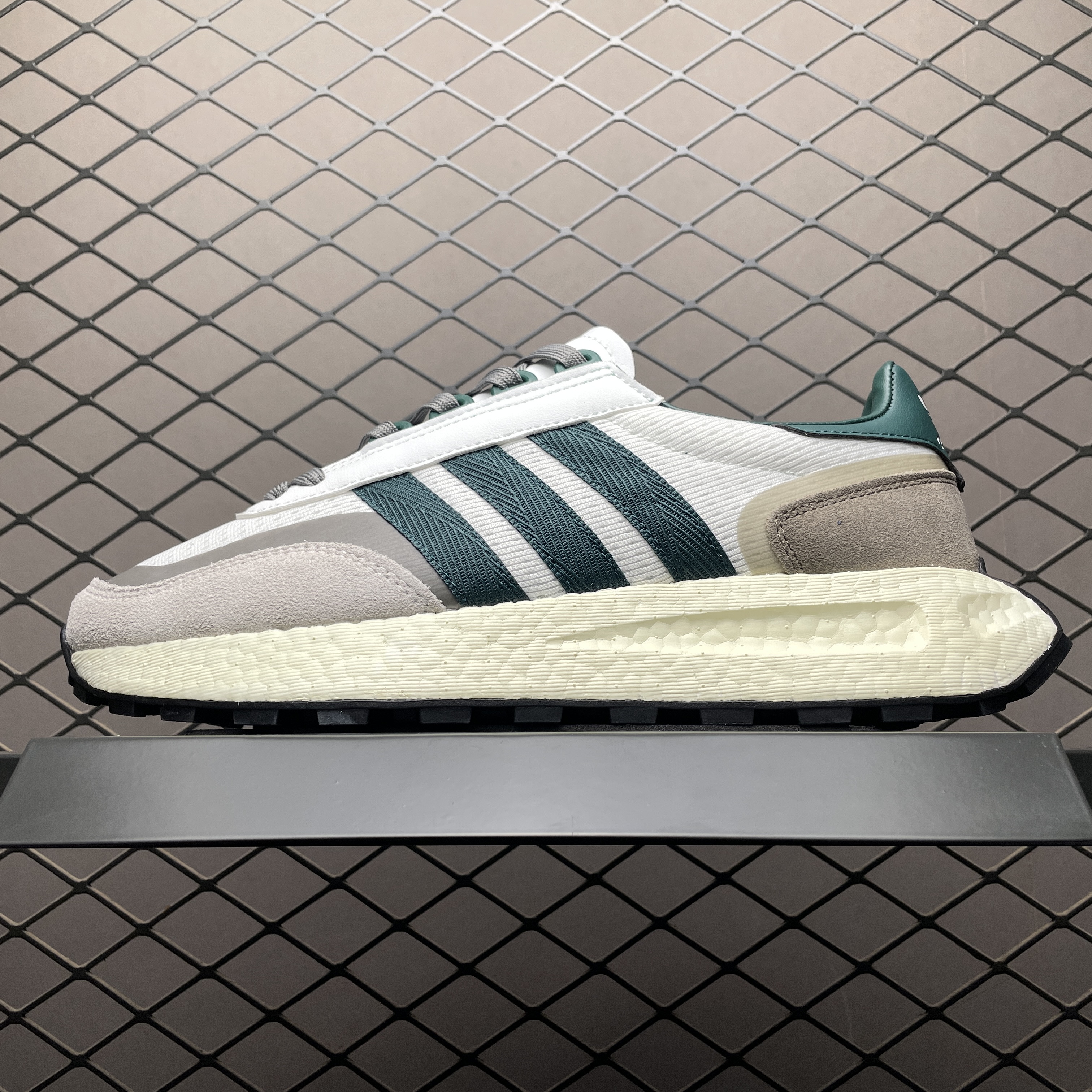 adidas Retropy E5 'Off White Collegiate Green'（IE3910）