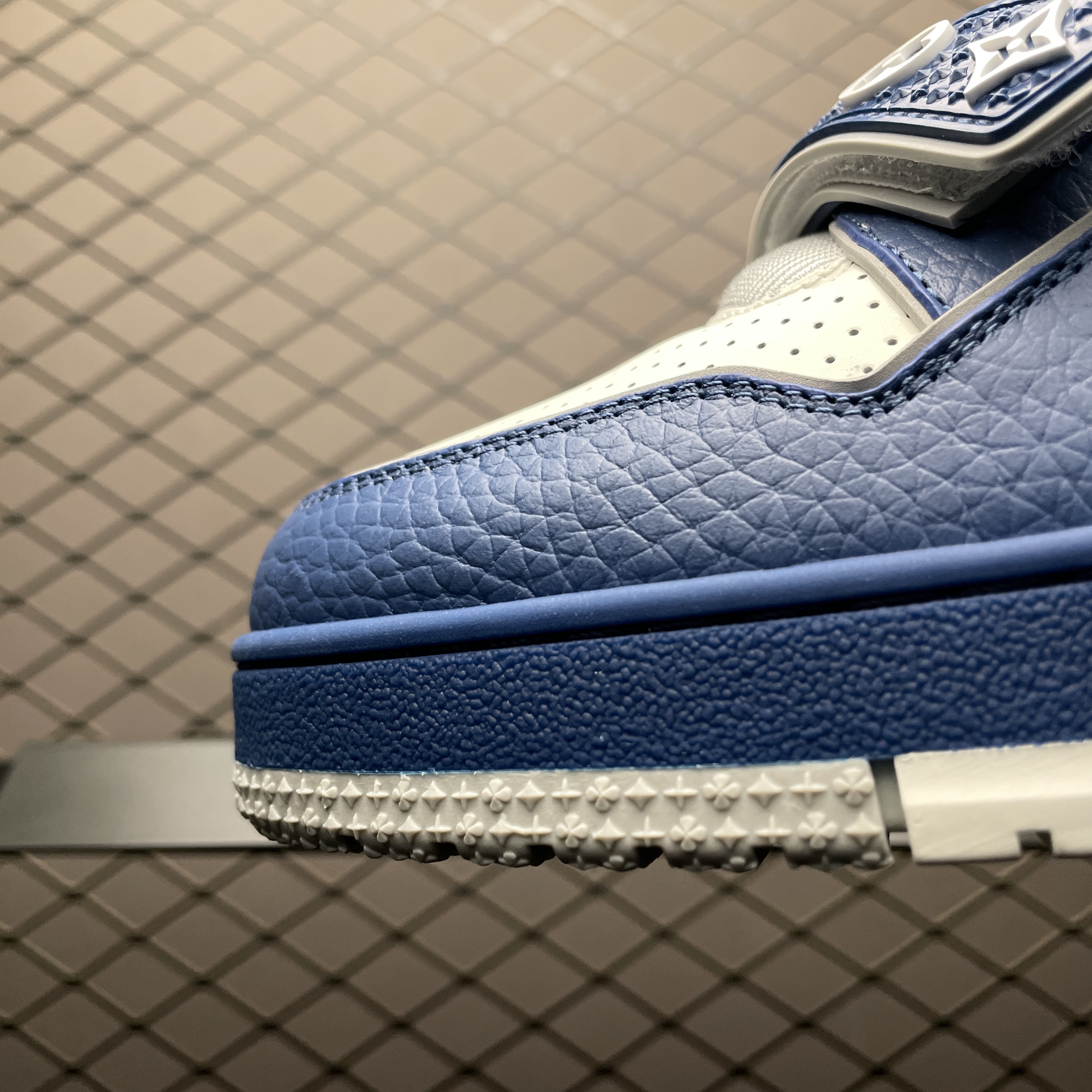 Louis Vuitton LV Trainer Sneaker（1AHTBP）