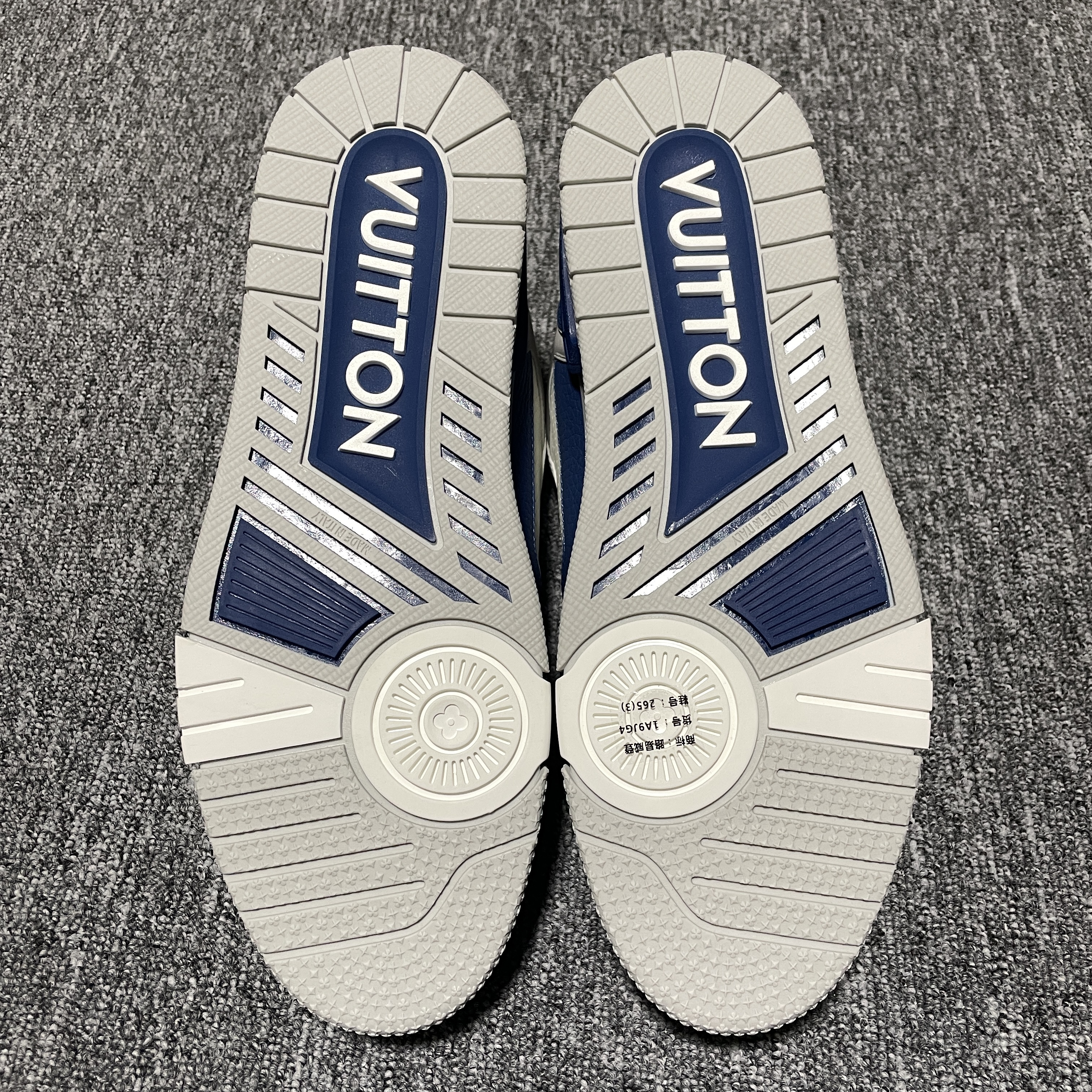 Louis Vuitton LV Trainer Sneaker（1AHTBP）