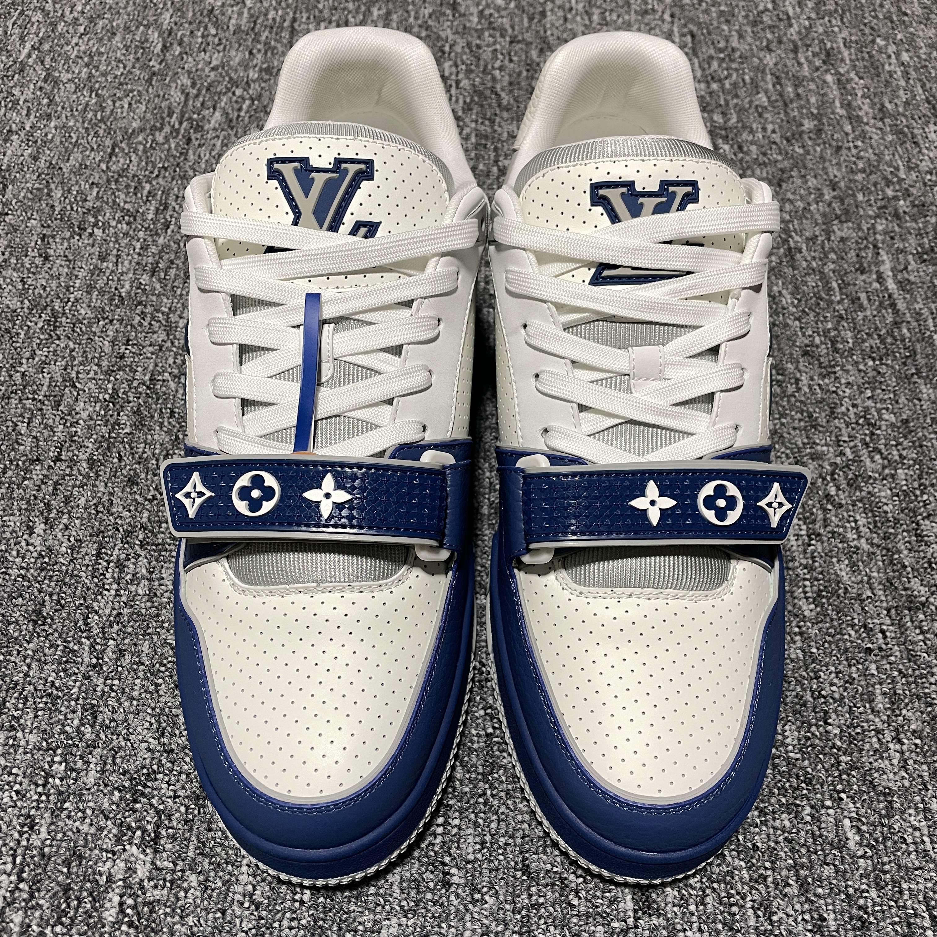 Louis Vuitton LV Trainer Sneaker（1AHTBP）