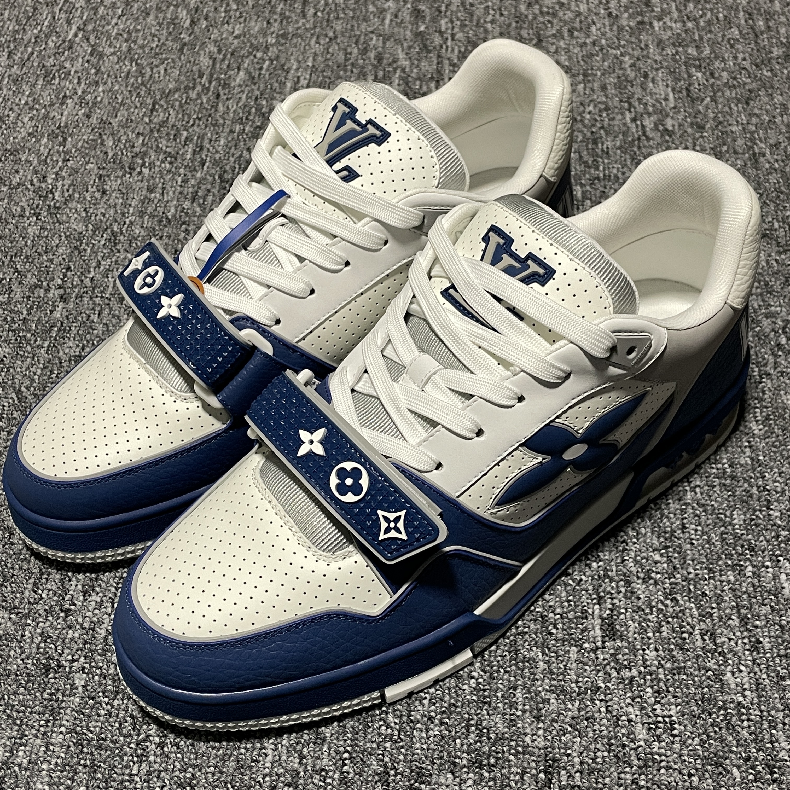 Louis Vuitton LV Trainer Sneaker（1AHTBP）