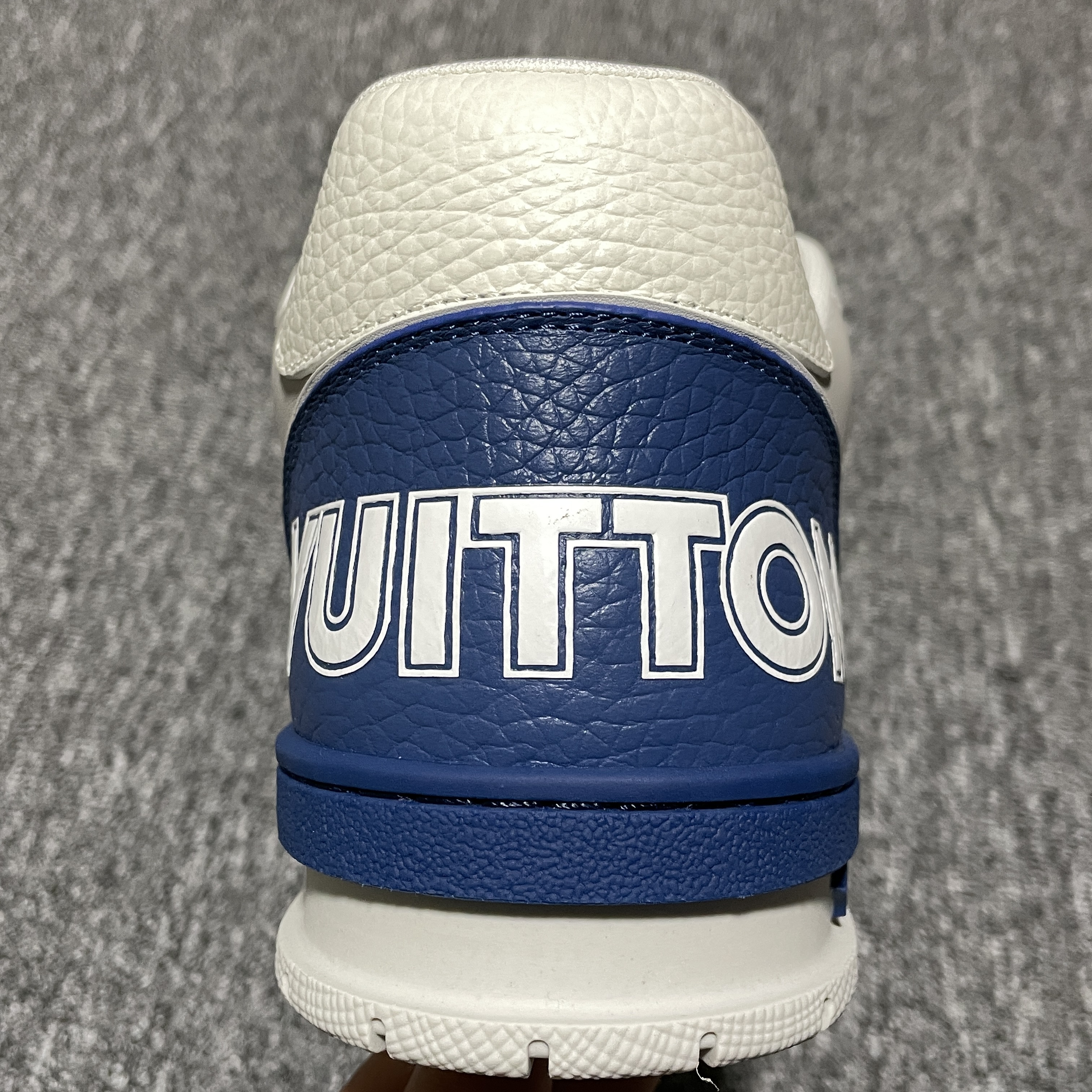 Louis Vuitton LV Trainer Sneaker（1AHTBP）