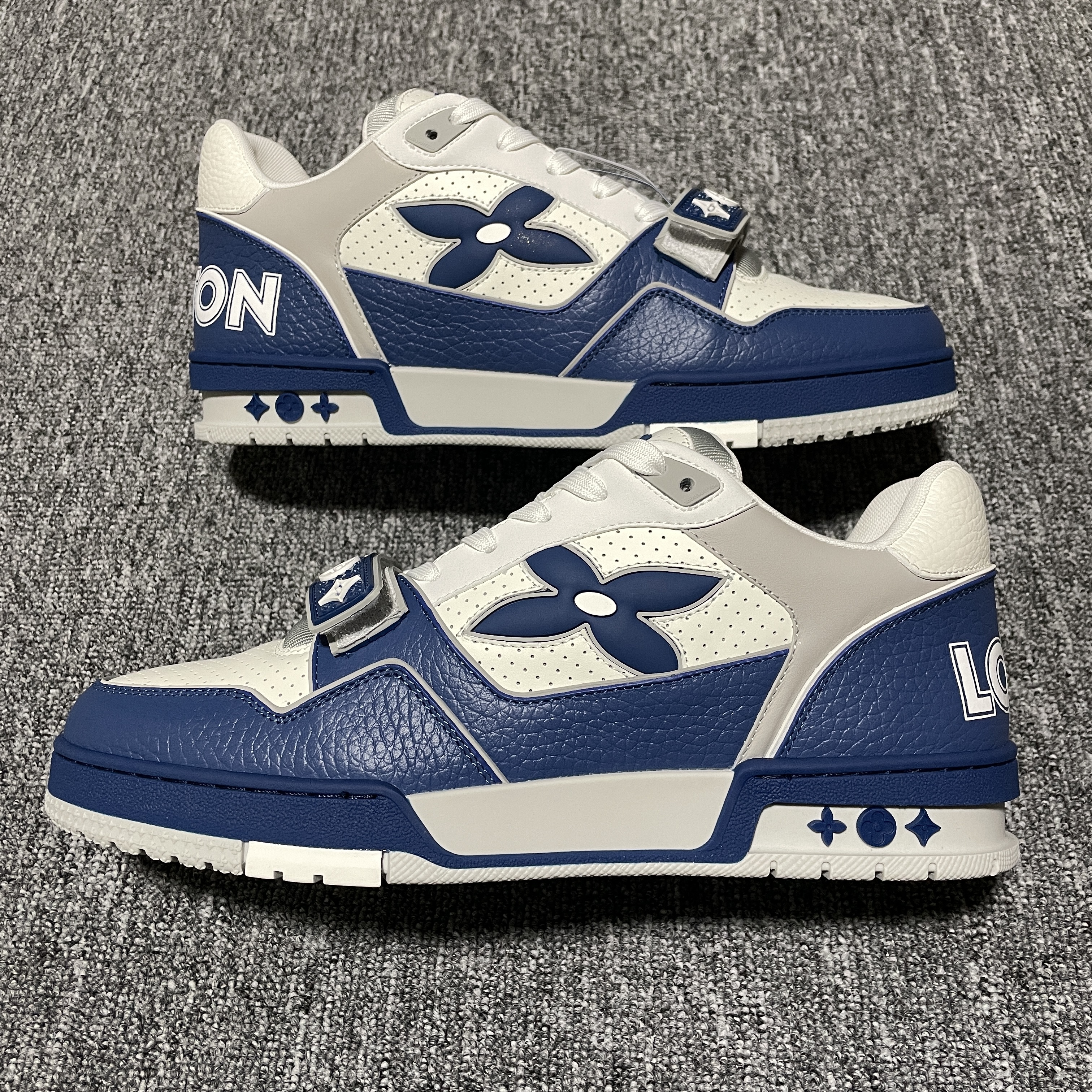 Louis Vuitton LV Trainer Sneaker（1AHTBP）