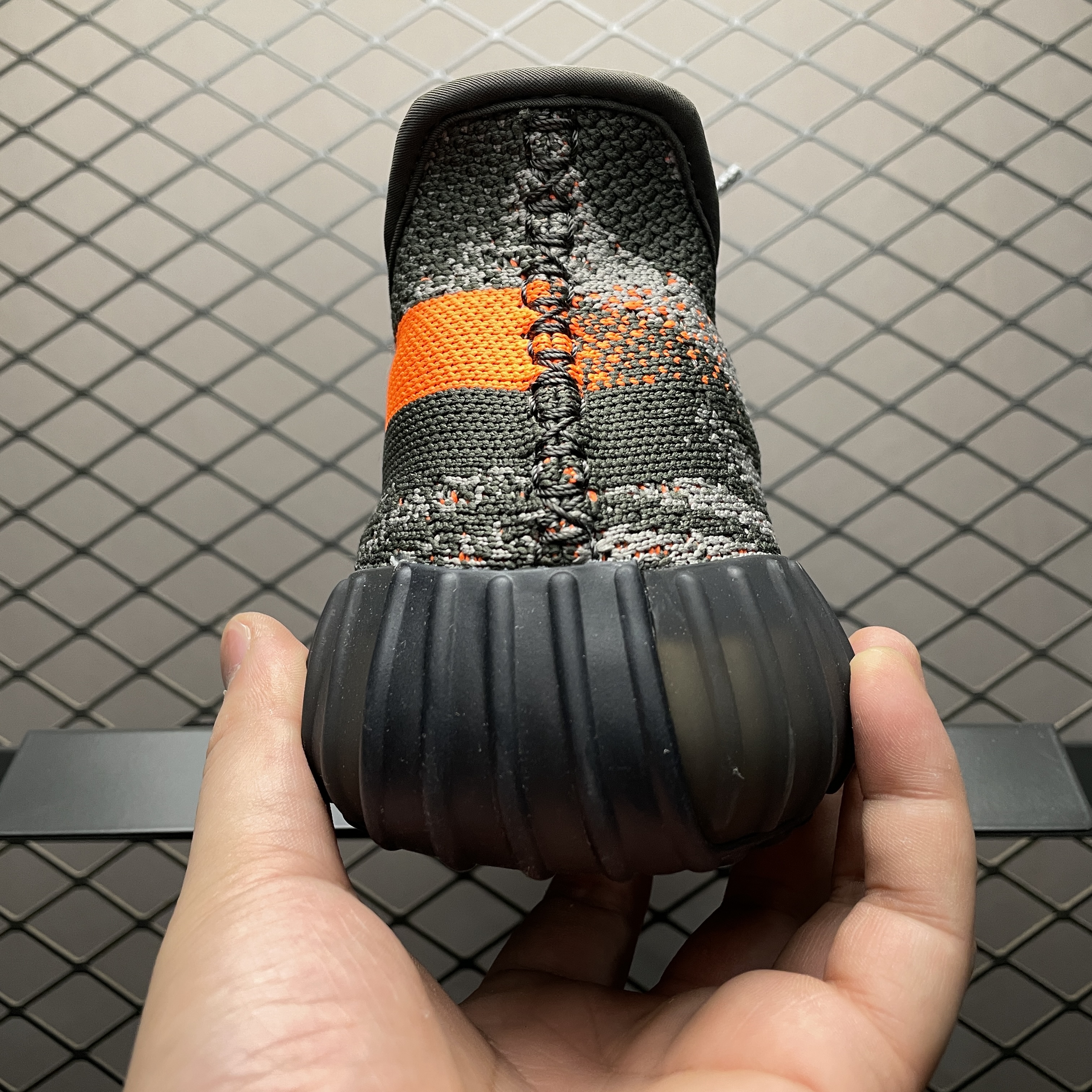 adidas YEEZY Boost 350V2 "Carbon Beluga"(HQ7045)