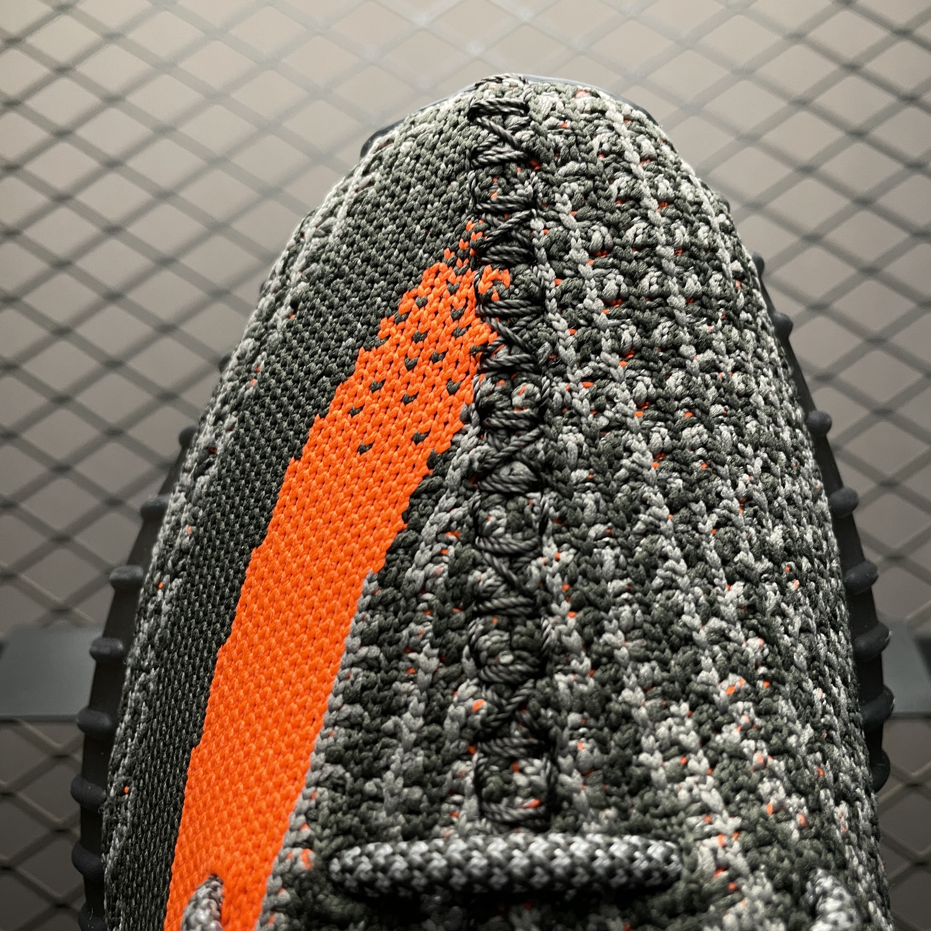 adidas YEEZY Boost 350V2 "Carbon Beluga"(HQ7045)