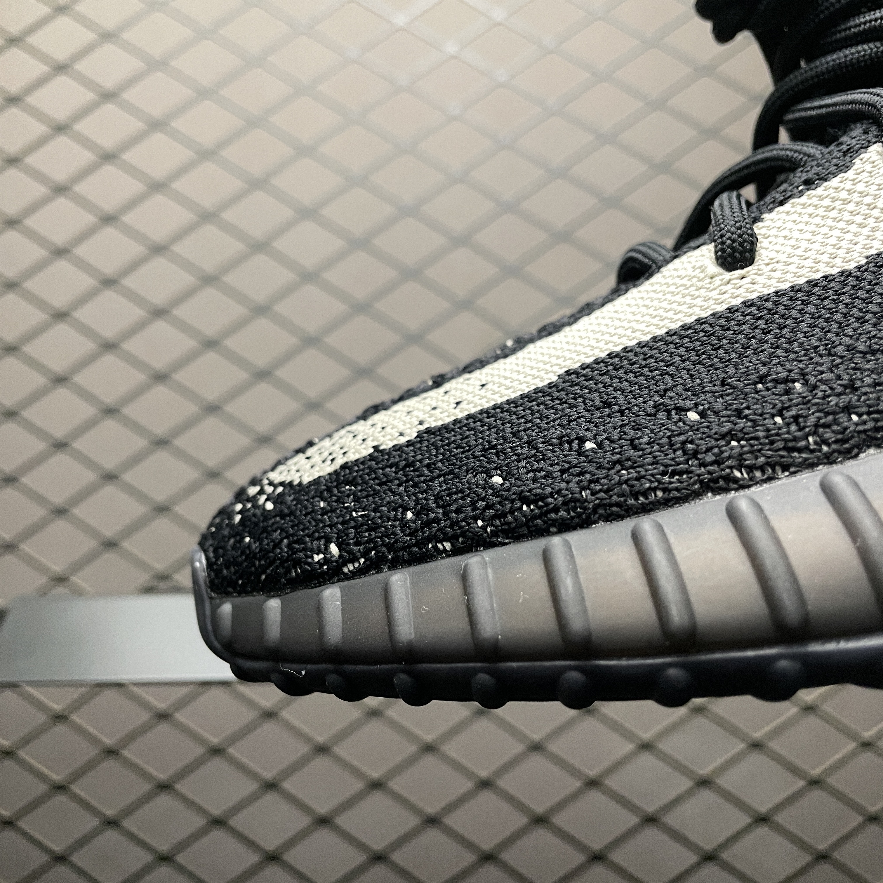 adidas YEEZY Boost 350 V2 "Oreo"（BY1604）