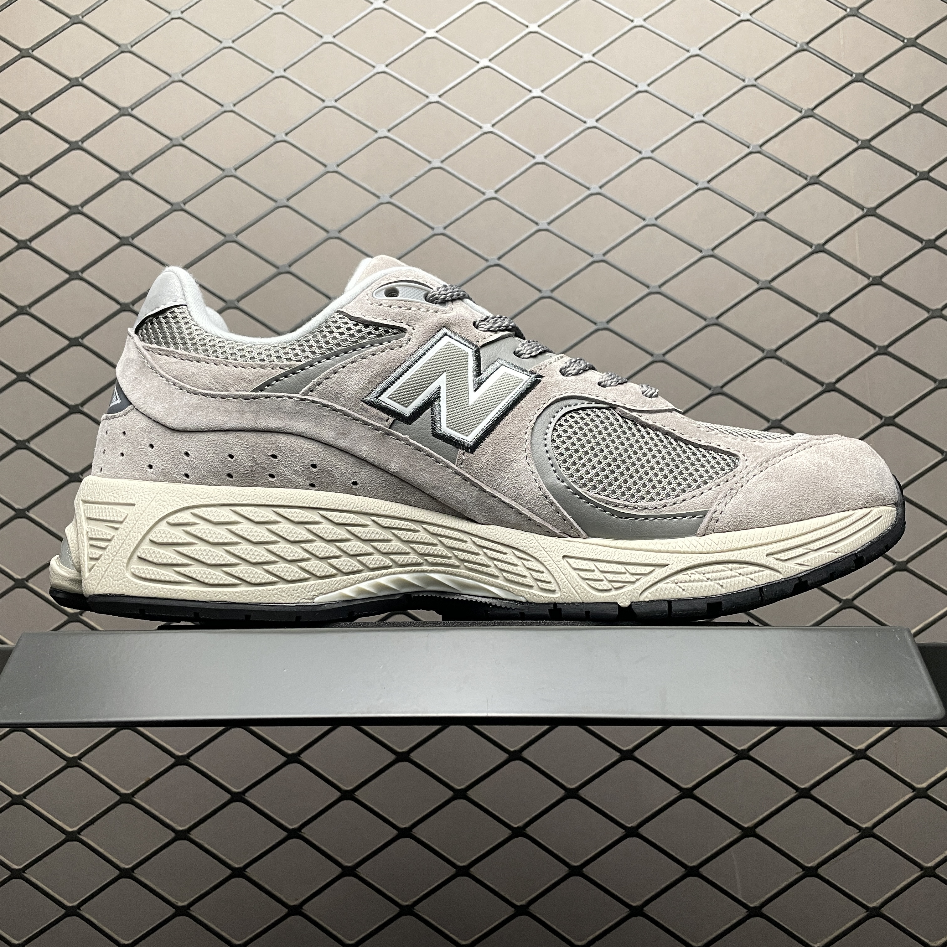 New Balance 2002R "Marblehead/Light Aluminum" (M2002RC)
