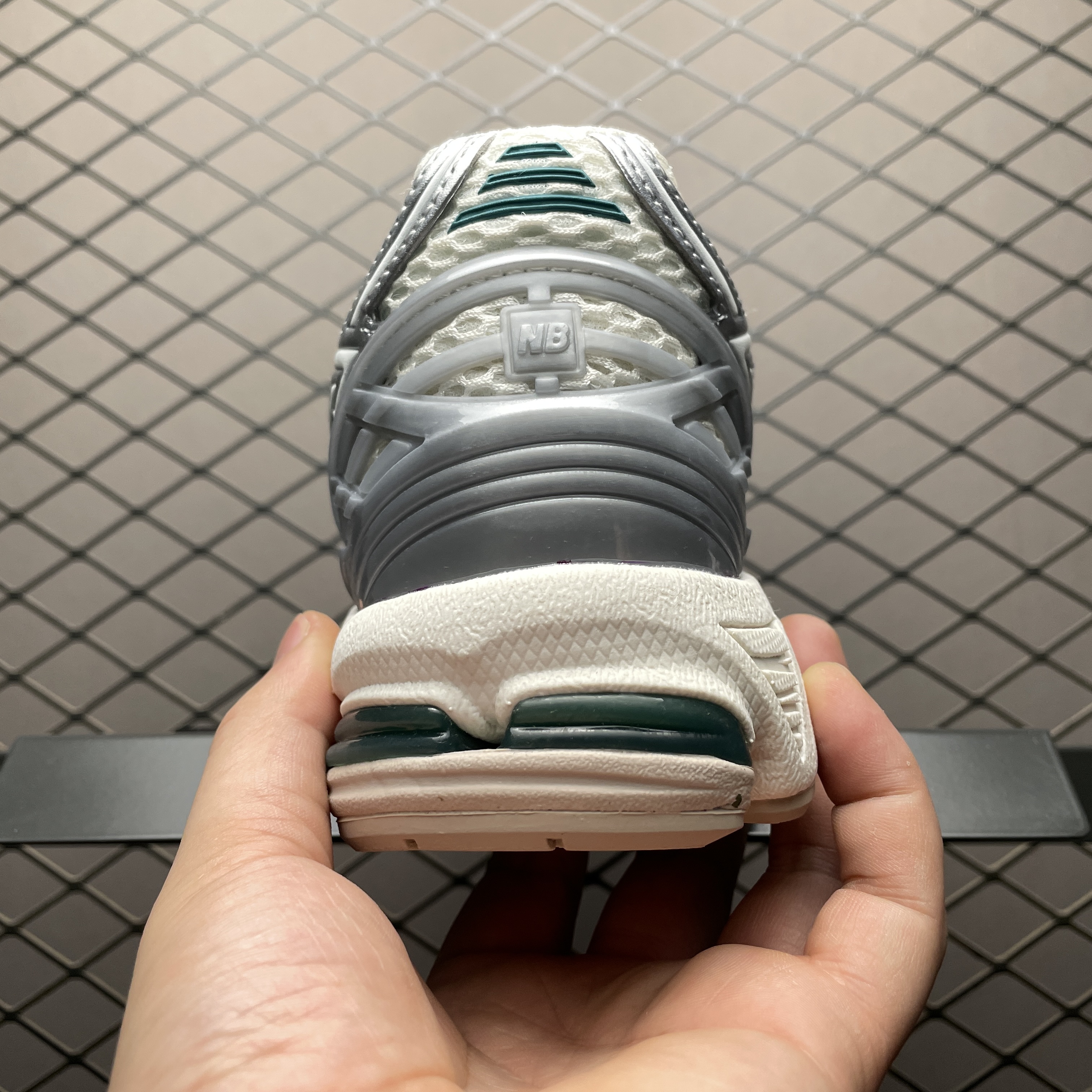 New Balance 1906R "Silver/White" (M1906REE)