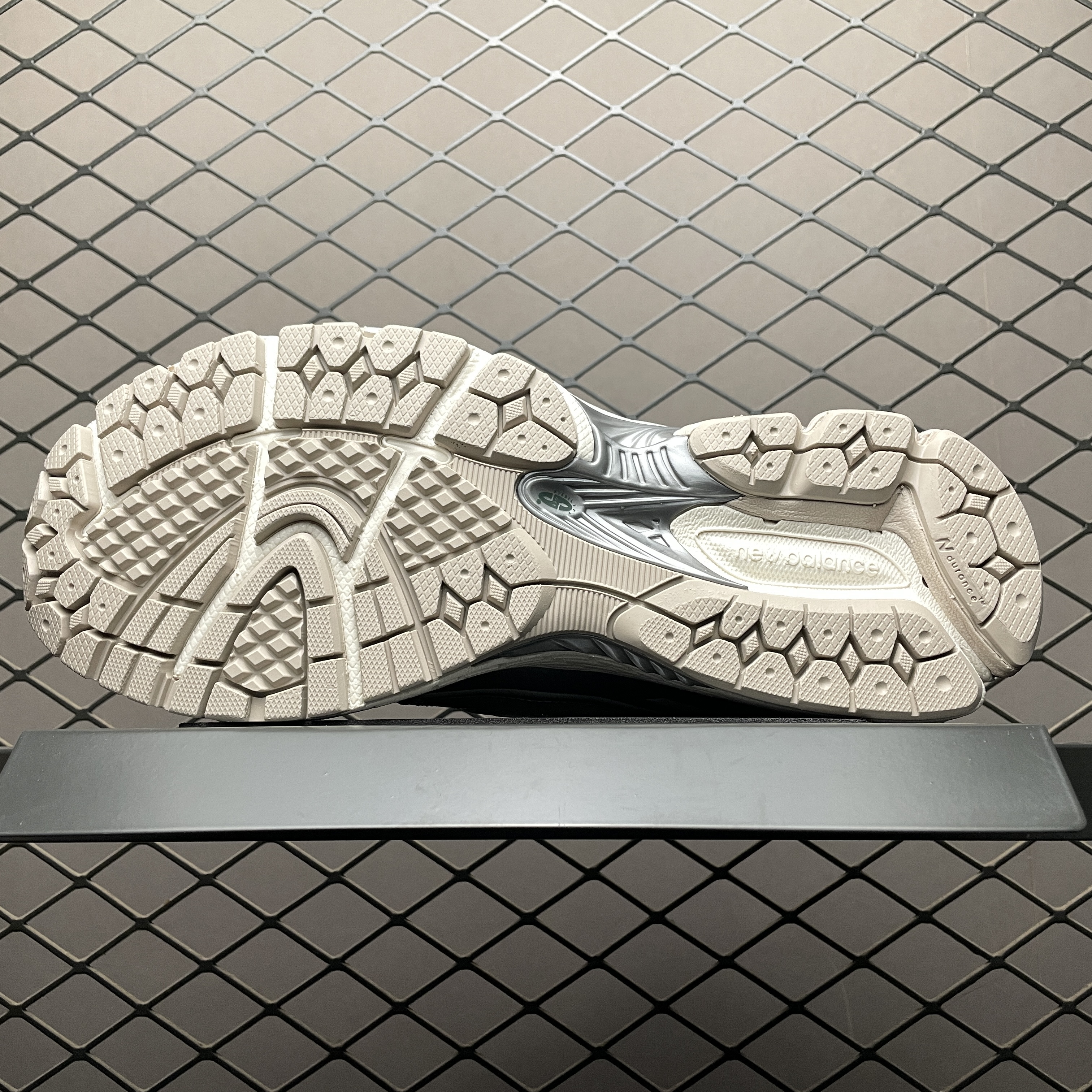 New Balance 1906R "Silver/White" (M1906REE)