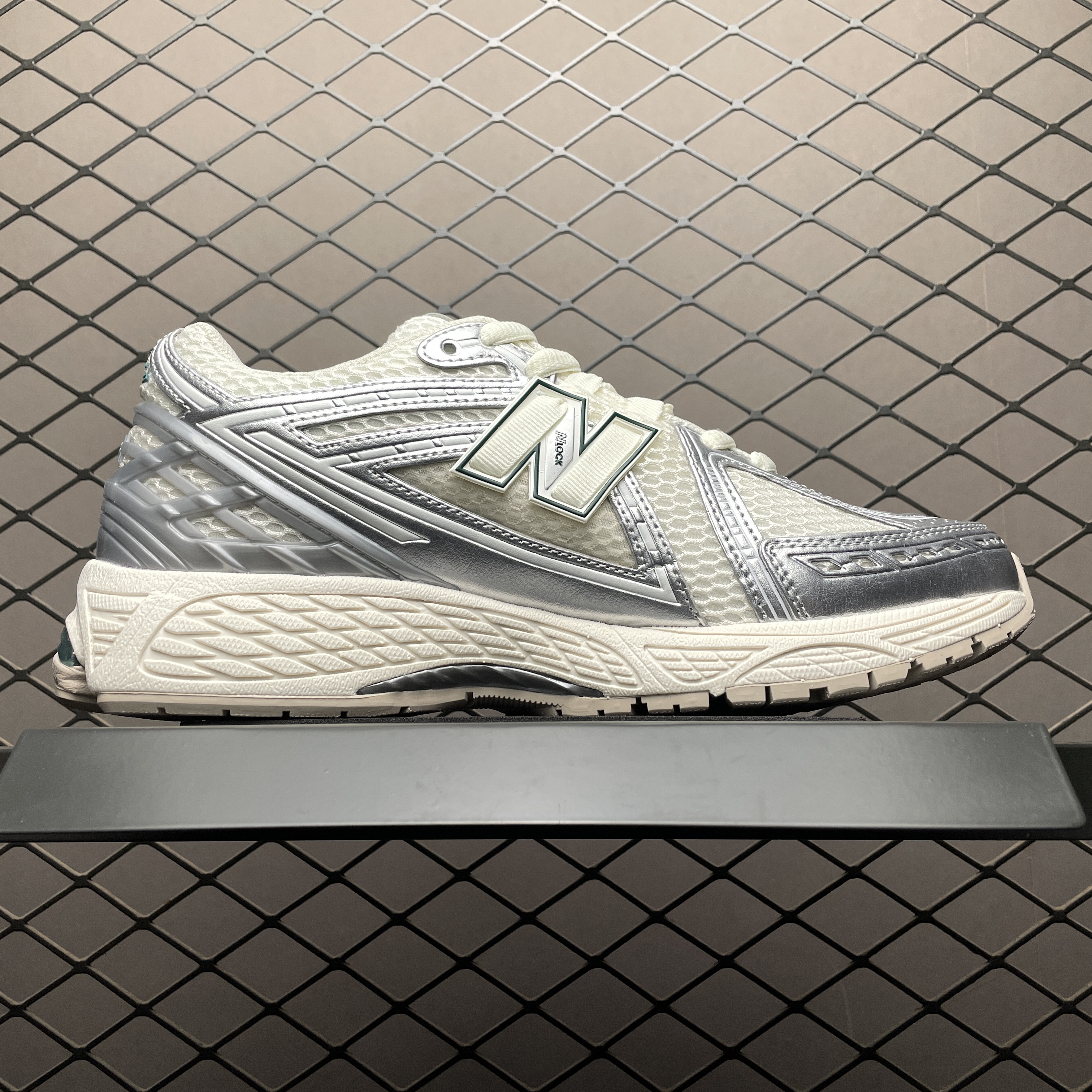 New Balance 1906R "Silver/White" (M1906REE)