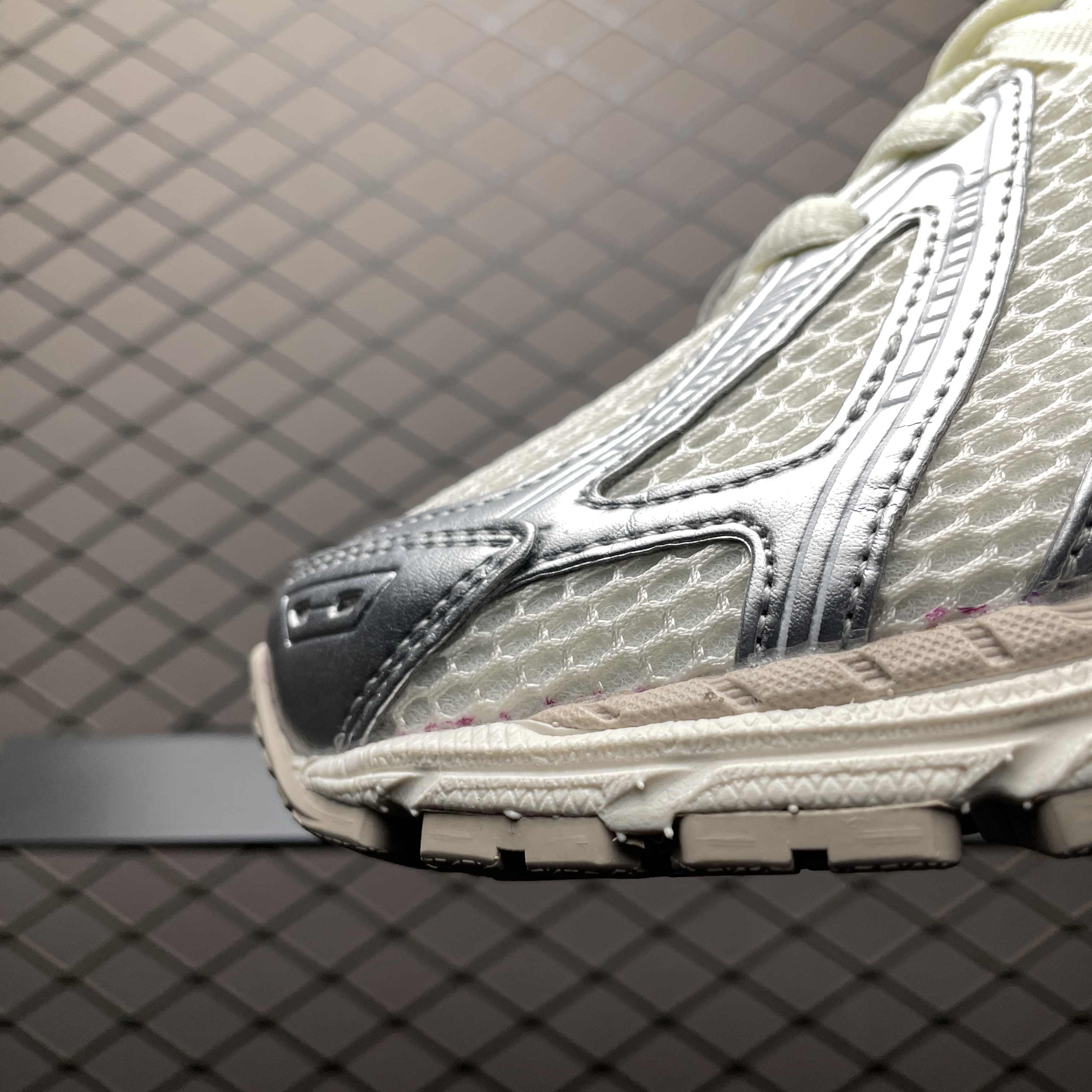 New Balance 1906R "Silver/White" (M1906REE)