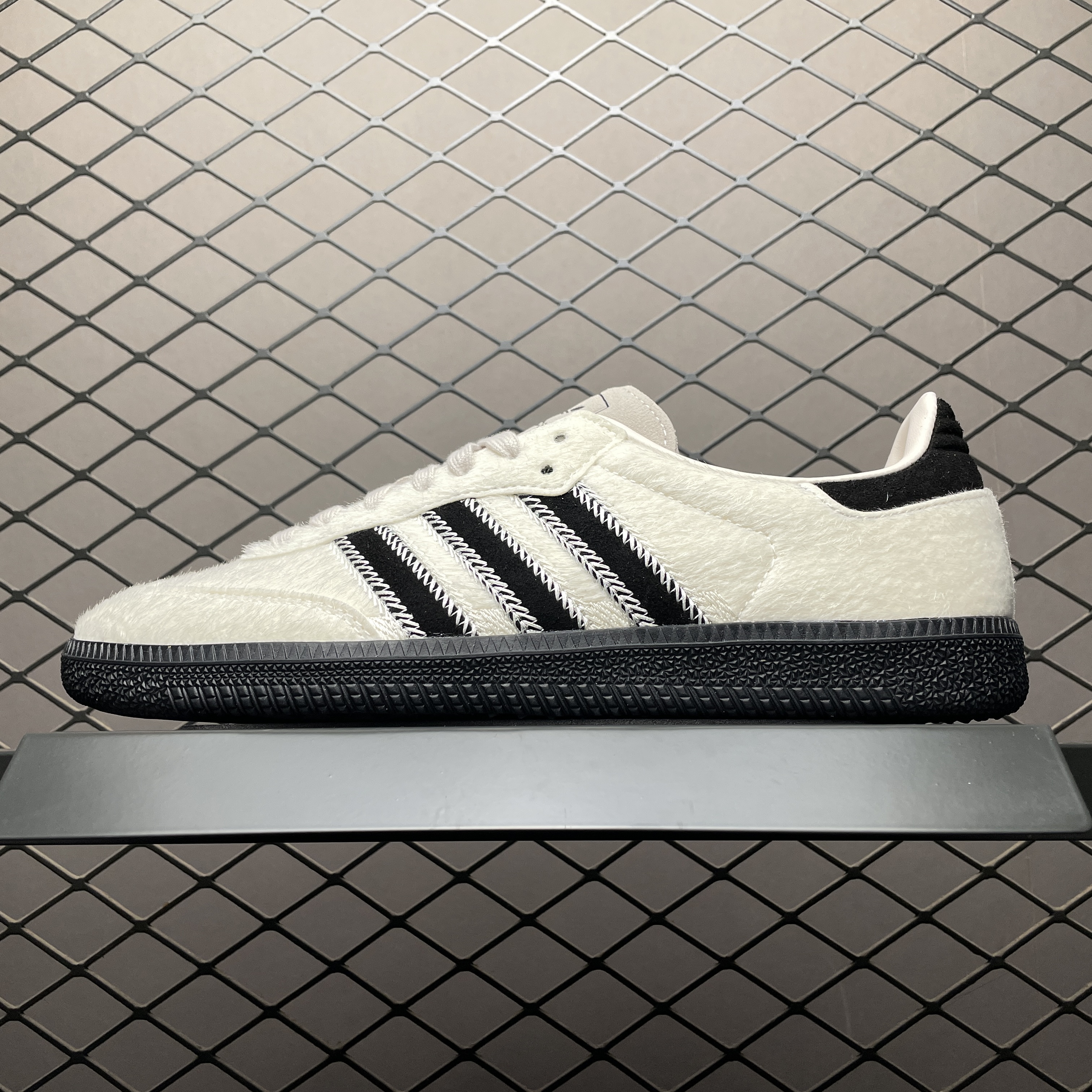 adidas Originals Women's Samba OG "Wonder White/Core Black/Alumina"（JP5329）