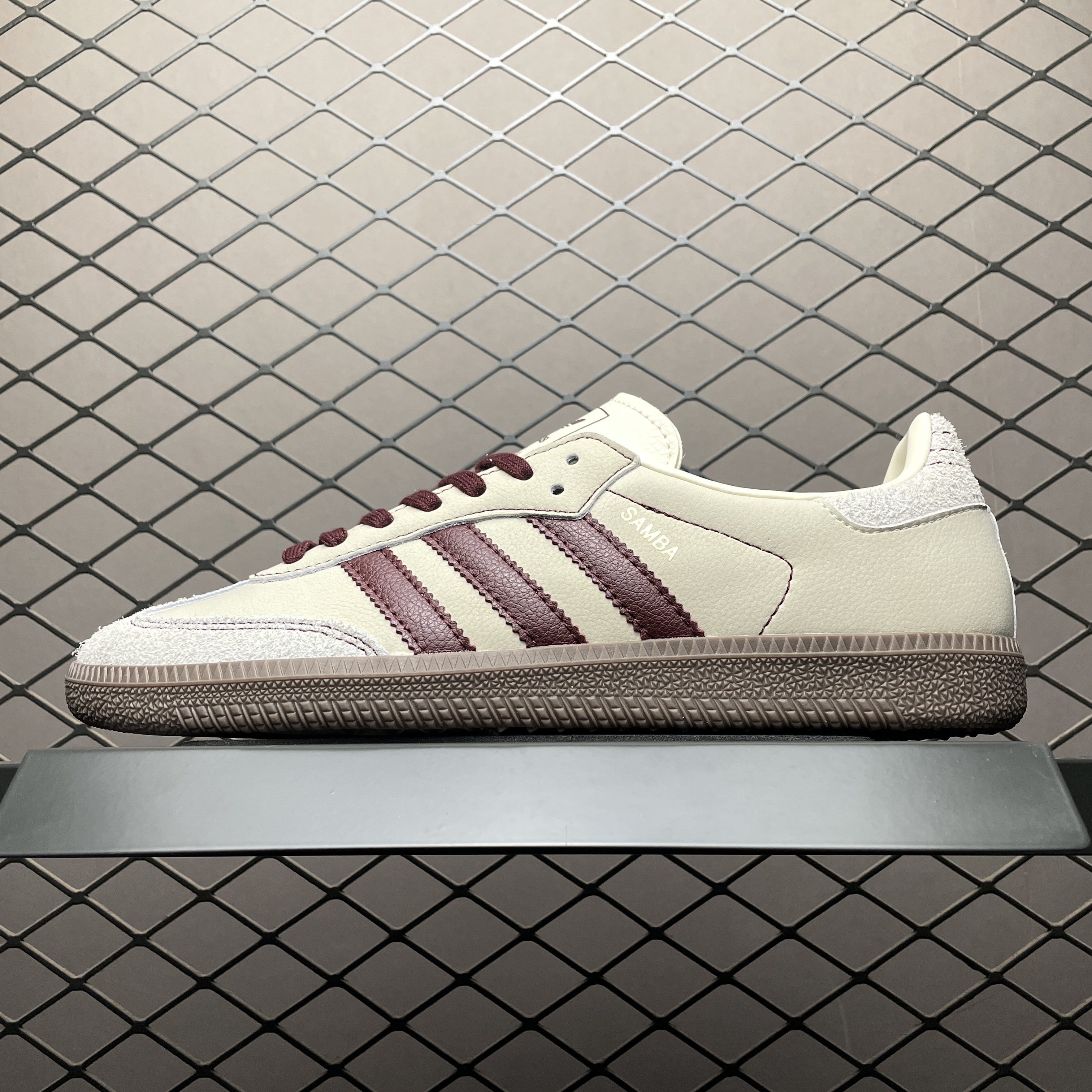 adidas Originals Women's Samba OG "Wonder White/Maroon/Putty Grey"（IG1987/JP1987）