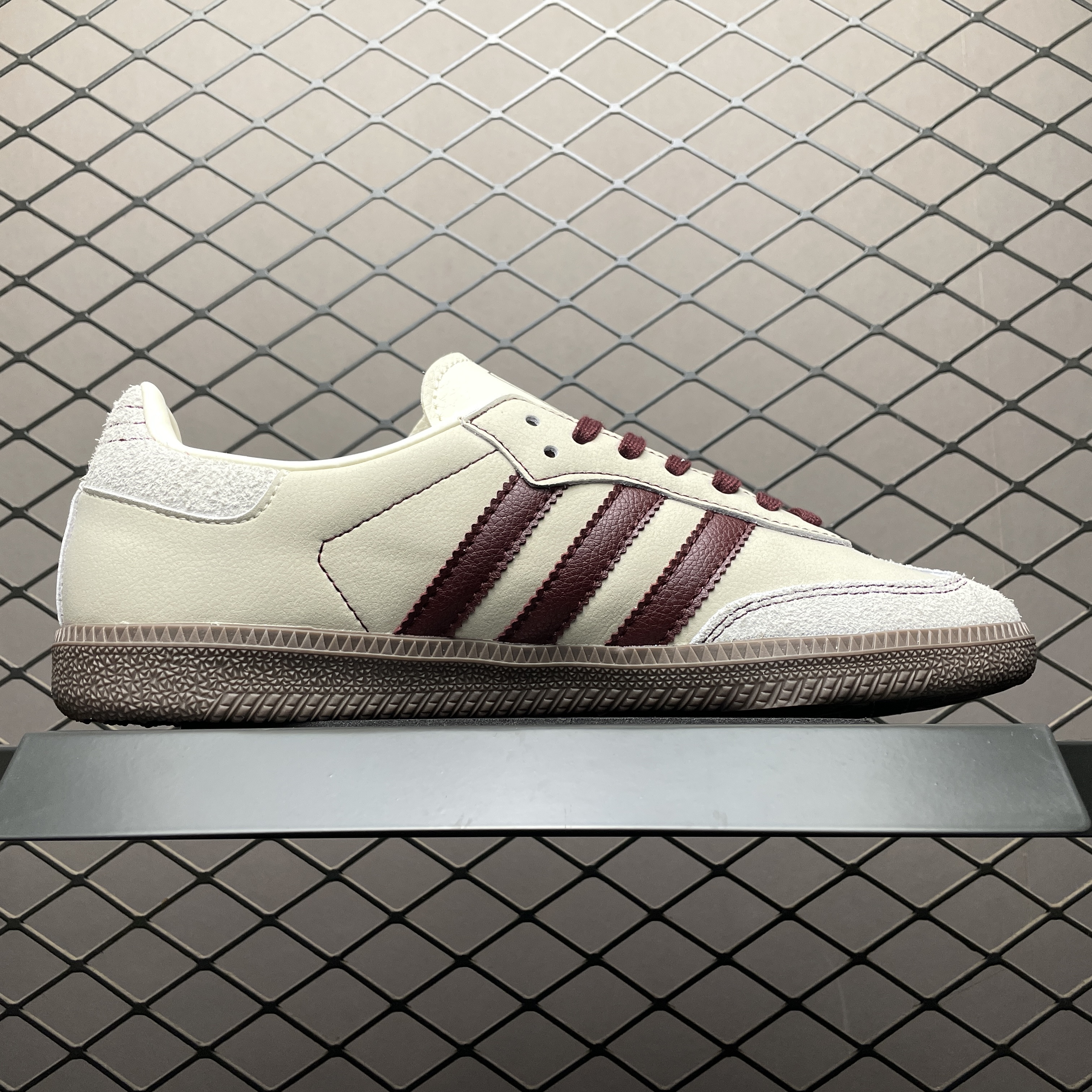 adidas Originals Women's Samba OG "Wonder White/Maroon/Putty Grey"（IG1987/JP1987）