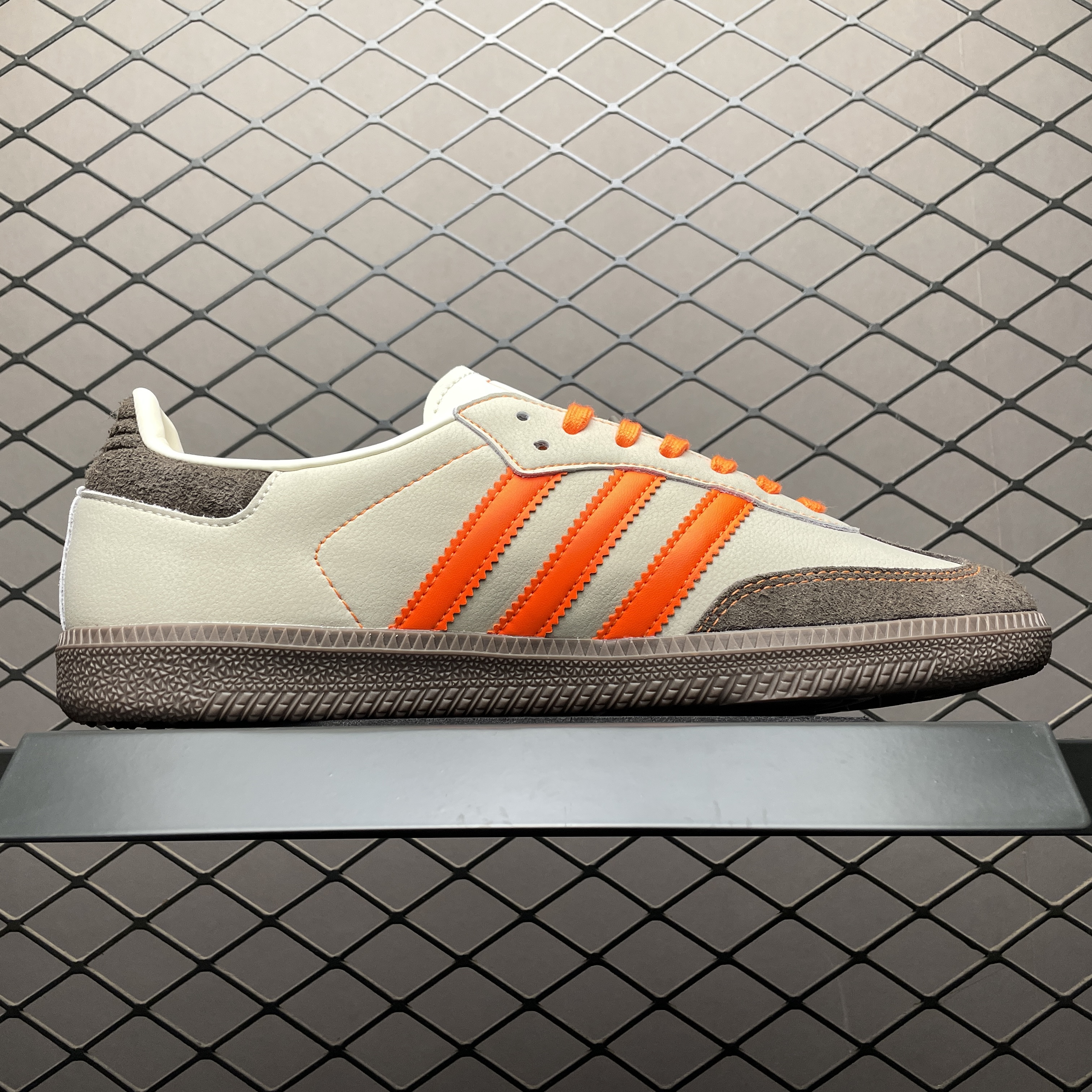 adidas Originals Women's Samba OG "Solar Orange/Cream White"（JI2732）