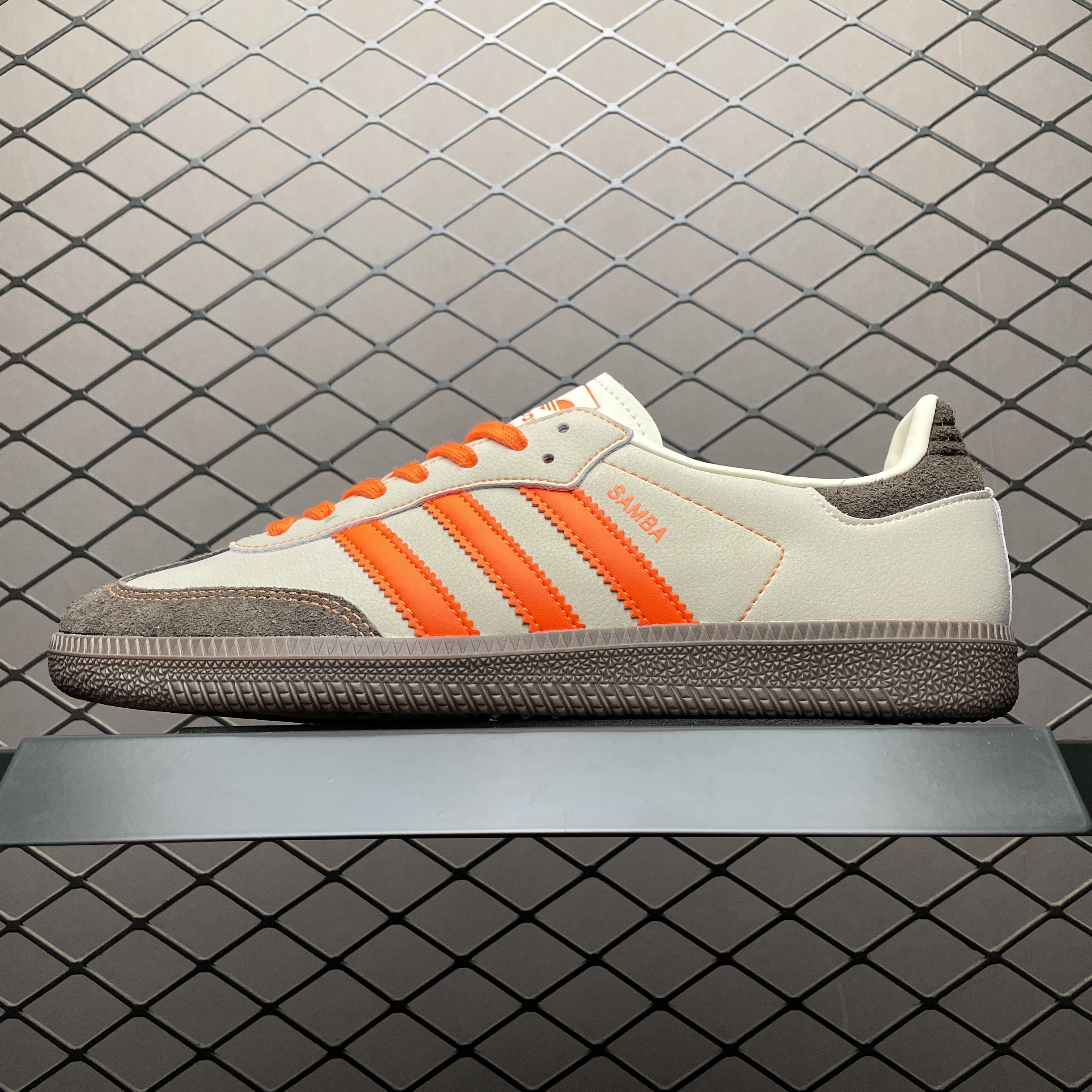 adidas Originals Women's Samba OG "Solar Orange/Cream White"（JI2732）