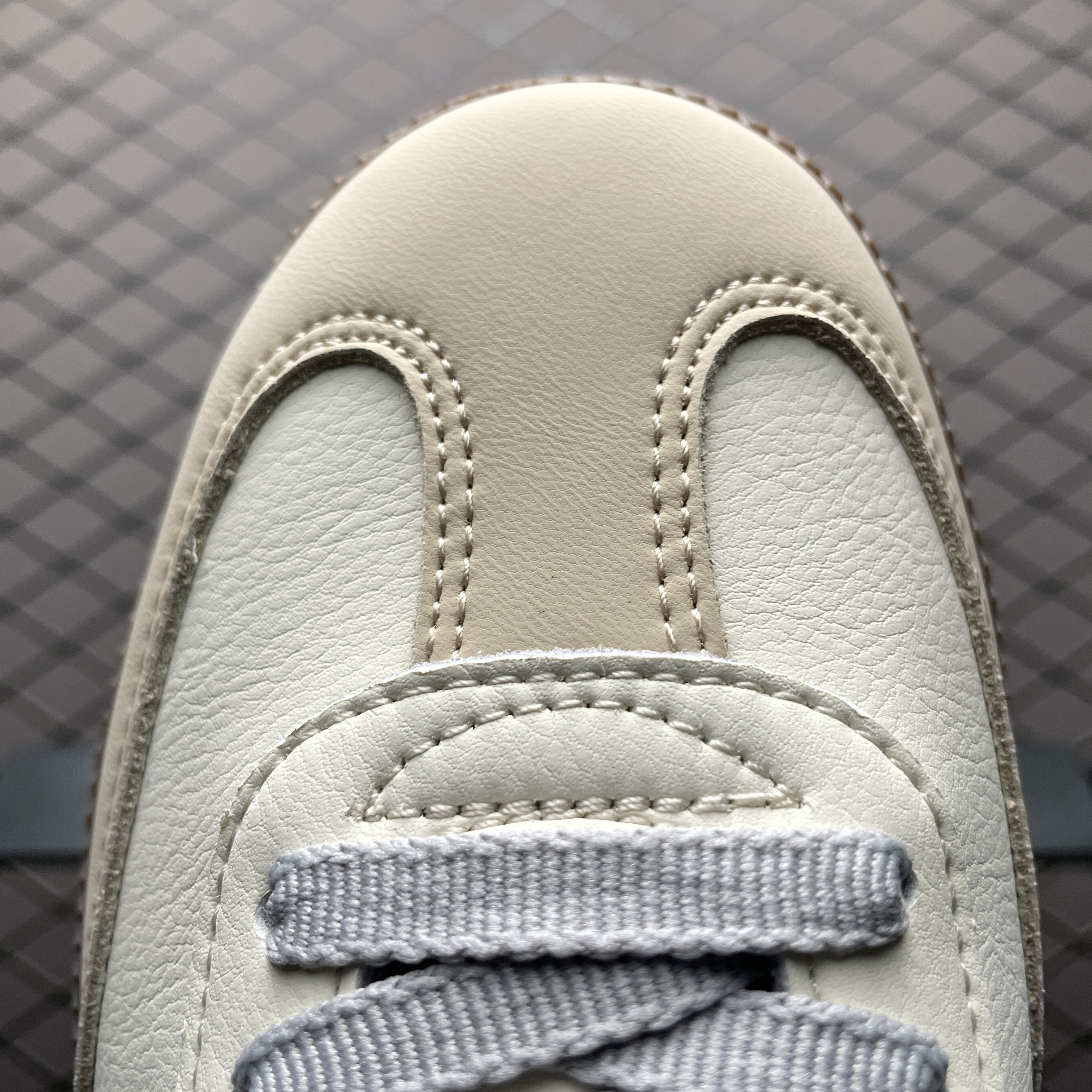 adidas Originals Women's Samba OG "Cream White/Wonder Silver/Sand Strata"（JH7299）