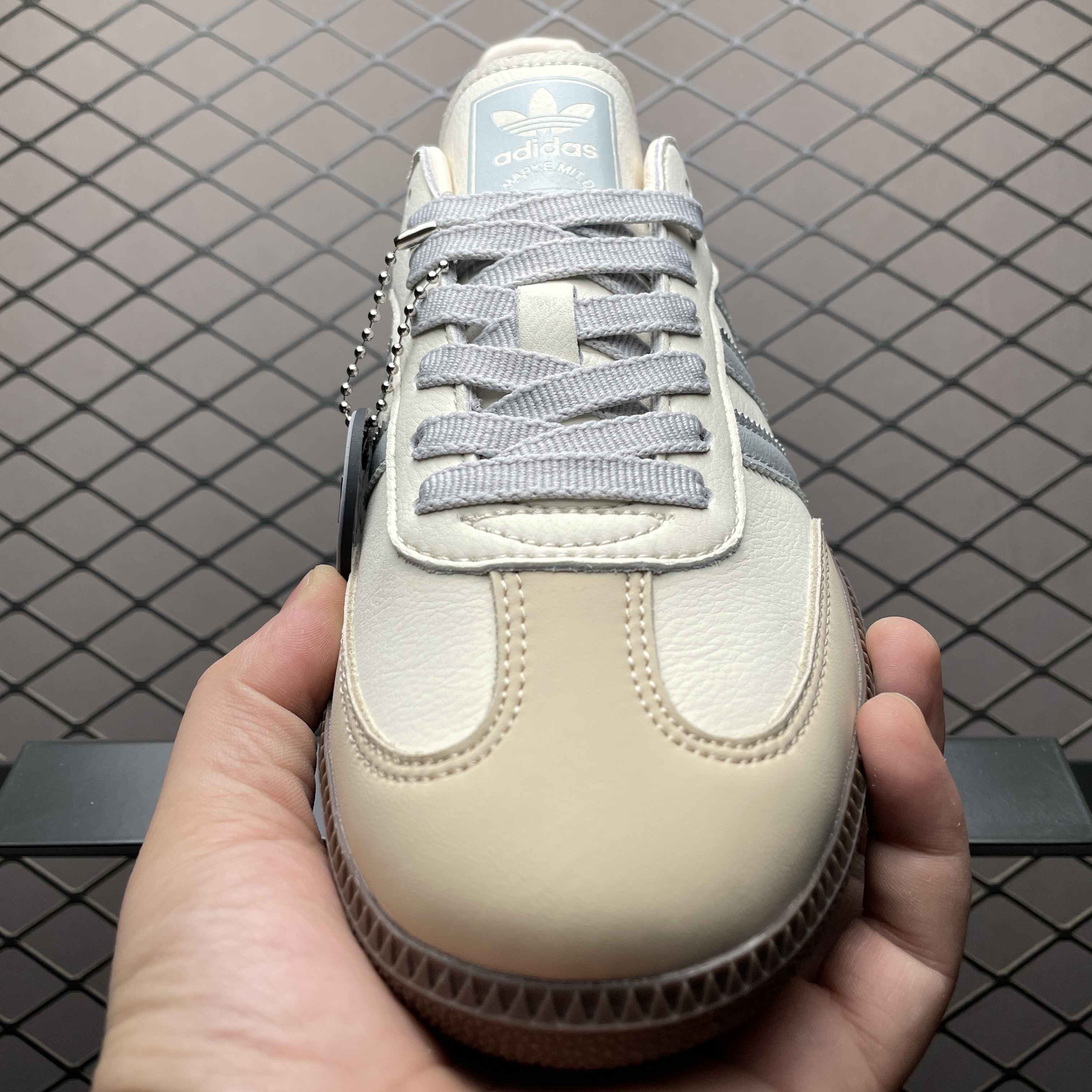 adidas Originals Women's Samba OG "Cream White/Wonder Silver/Sand Strata"（JH7299）