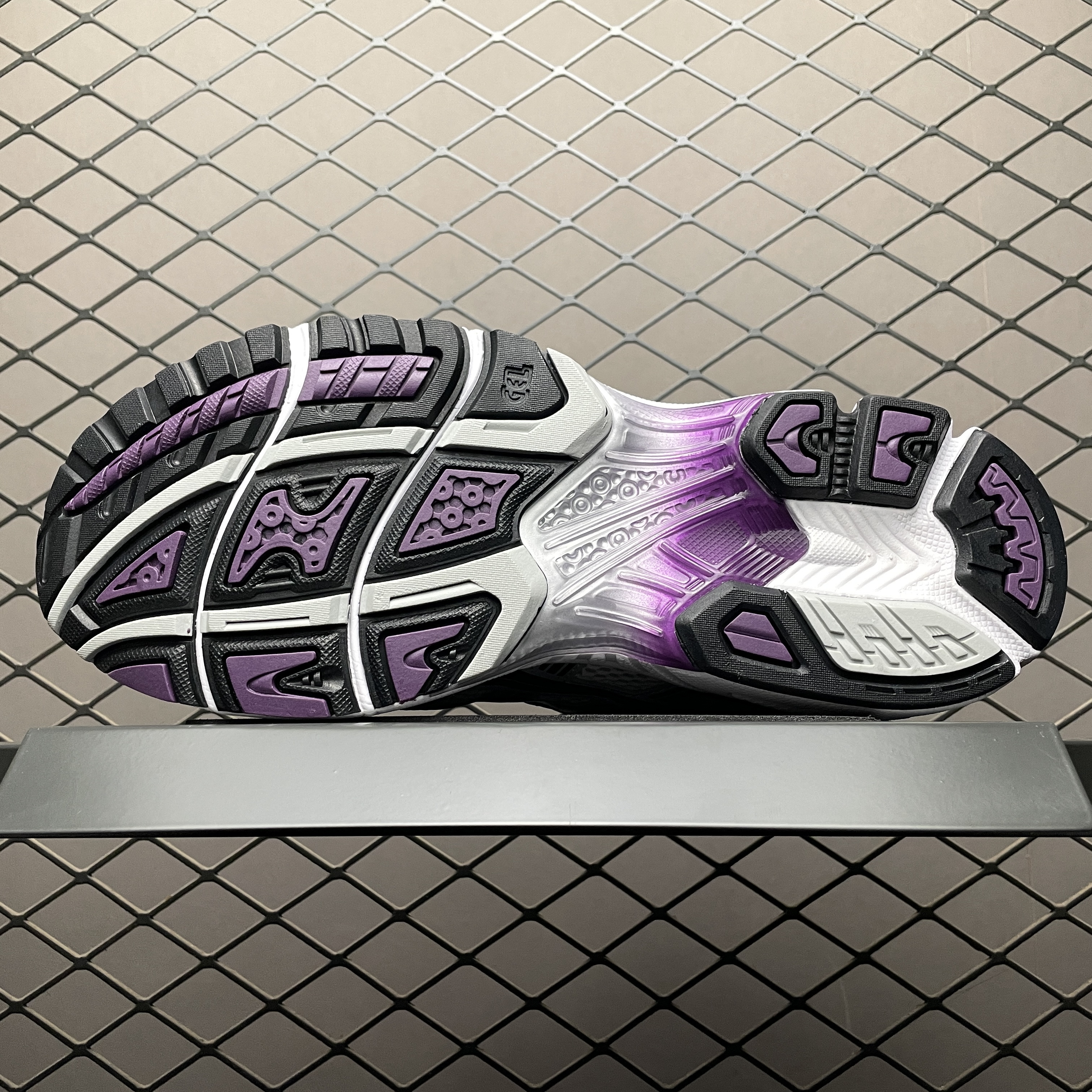 ASICS Gel-Kayano 14 'White Dark Grape'（1202A056-111）