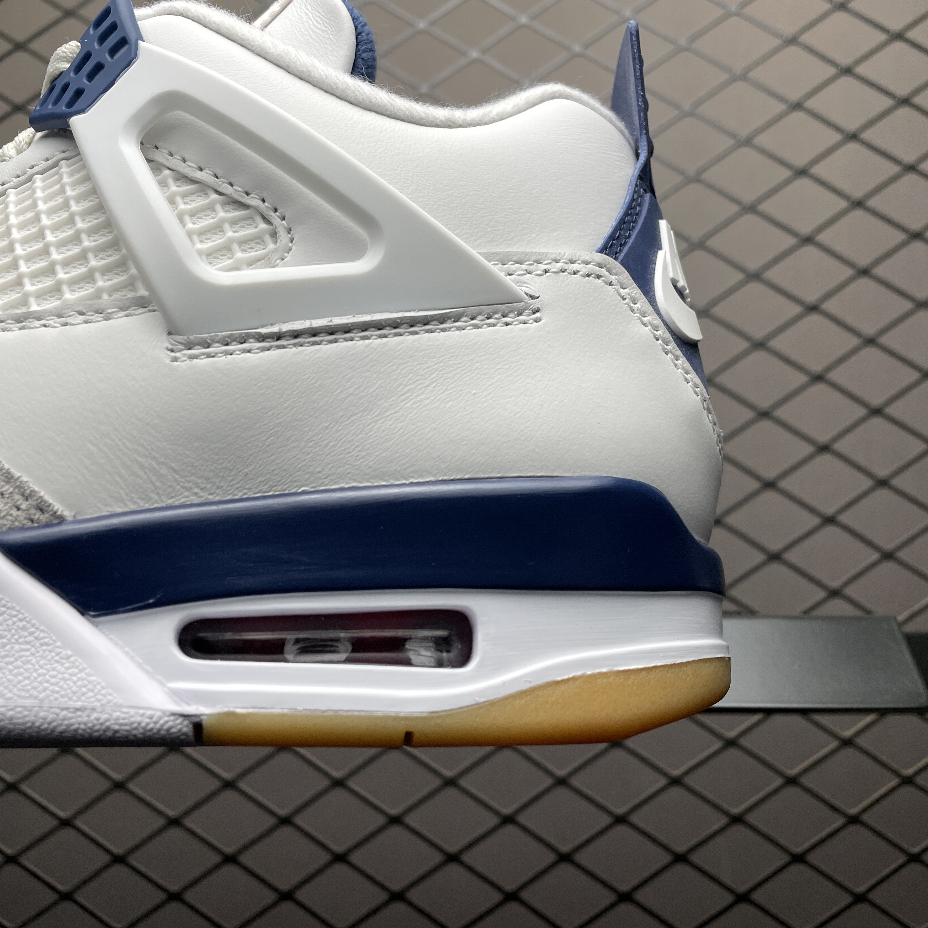 Nike SB Air Jordan 4 Retro SP "Summit White/Navy" (DR5415-100)