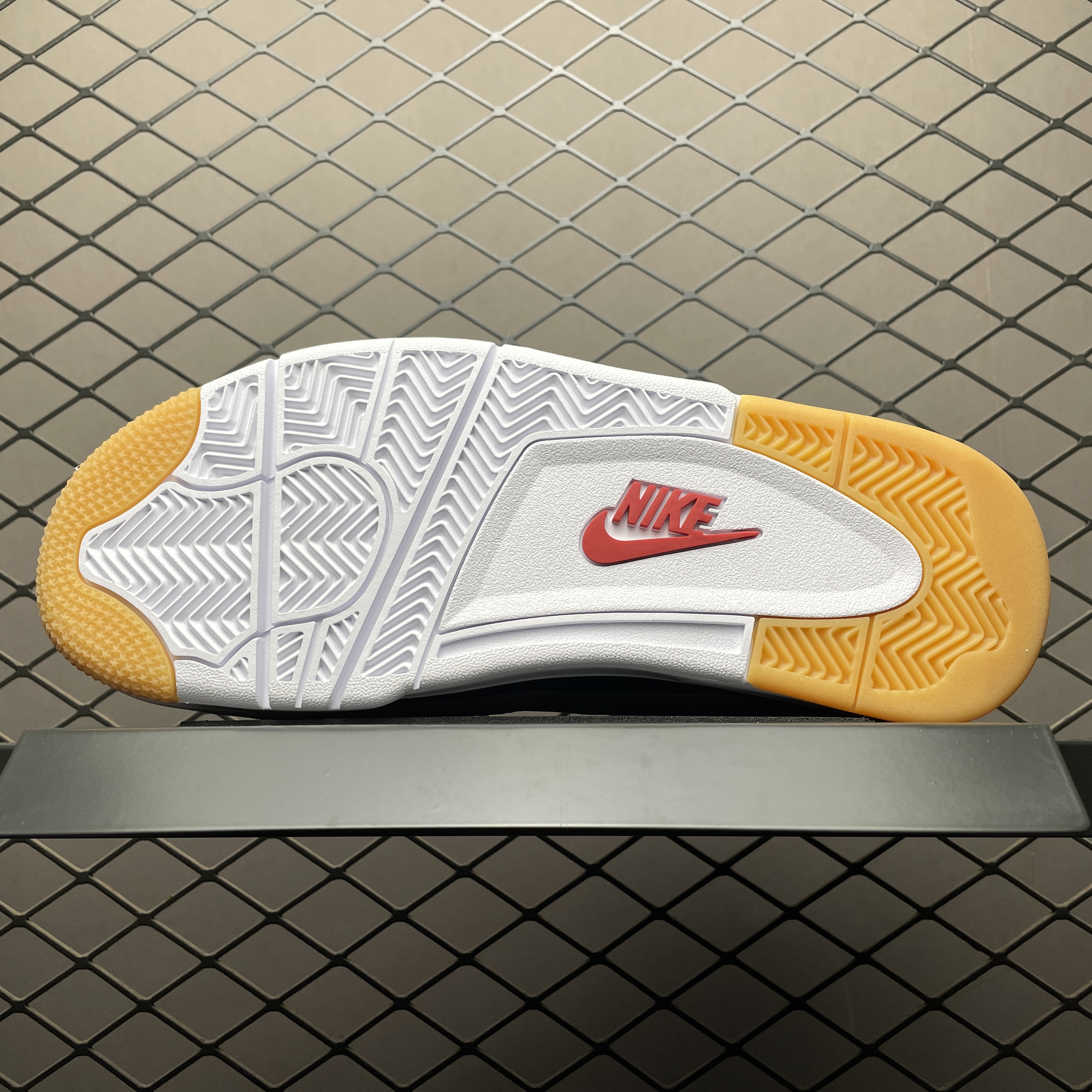 Nike SB Air Jordan 4 Retro SP "Summit White/Navy" (DR5415-100)