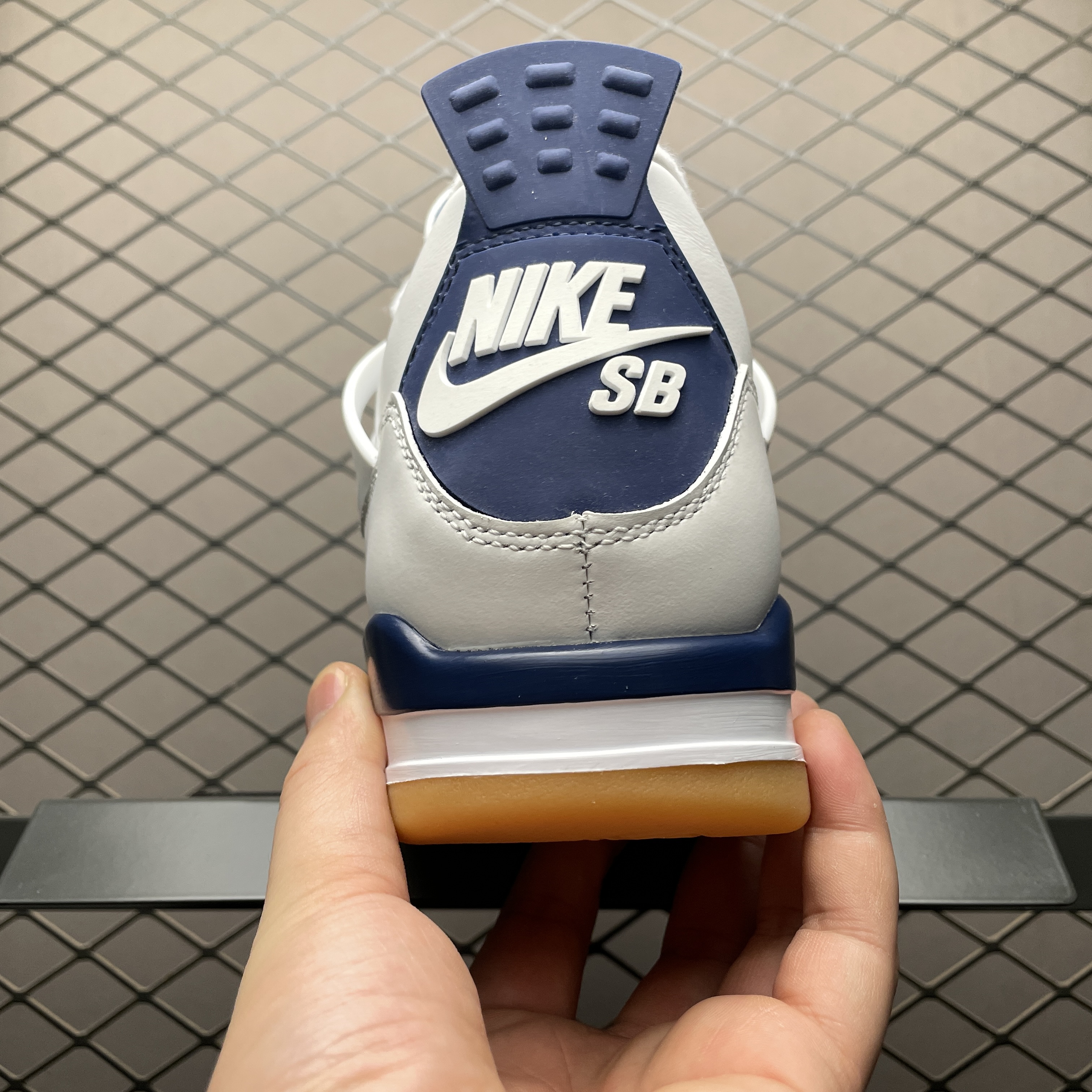 Nike SB Air Jordan 4 Retro SP "Summit White/Navy" (DR5415-100)