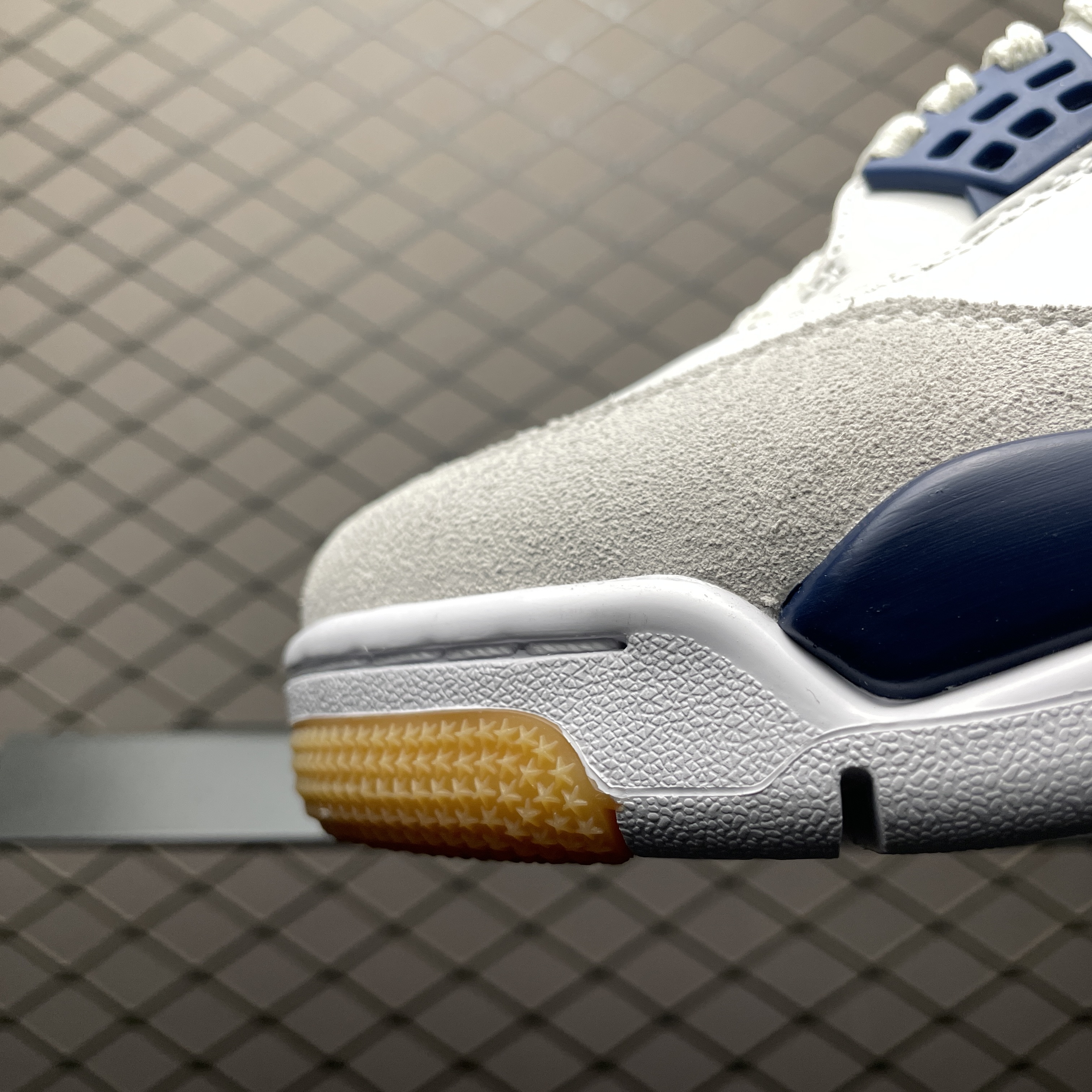 Nike SB Air Jordan 4 Retro SP "Summit White/Navy" (DR5415-100)