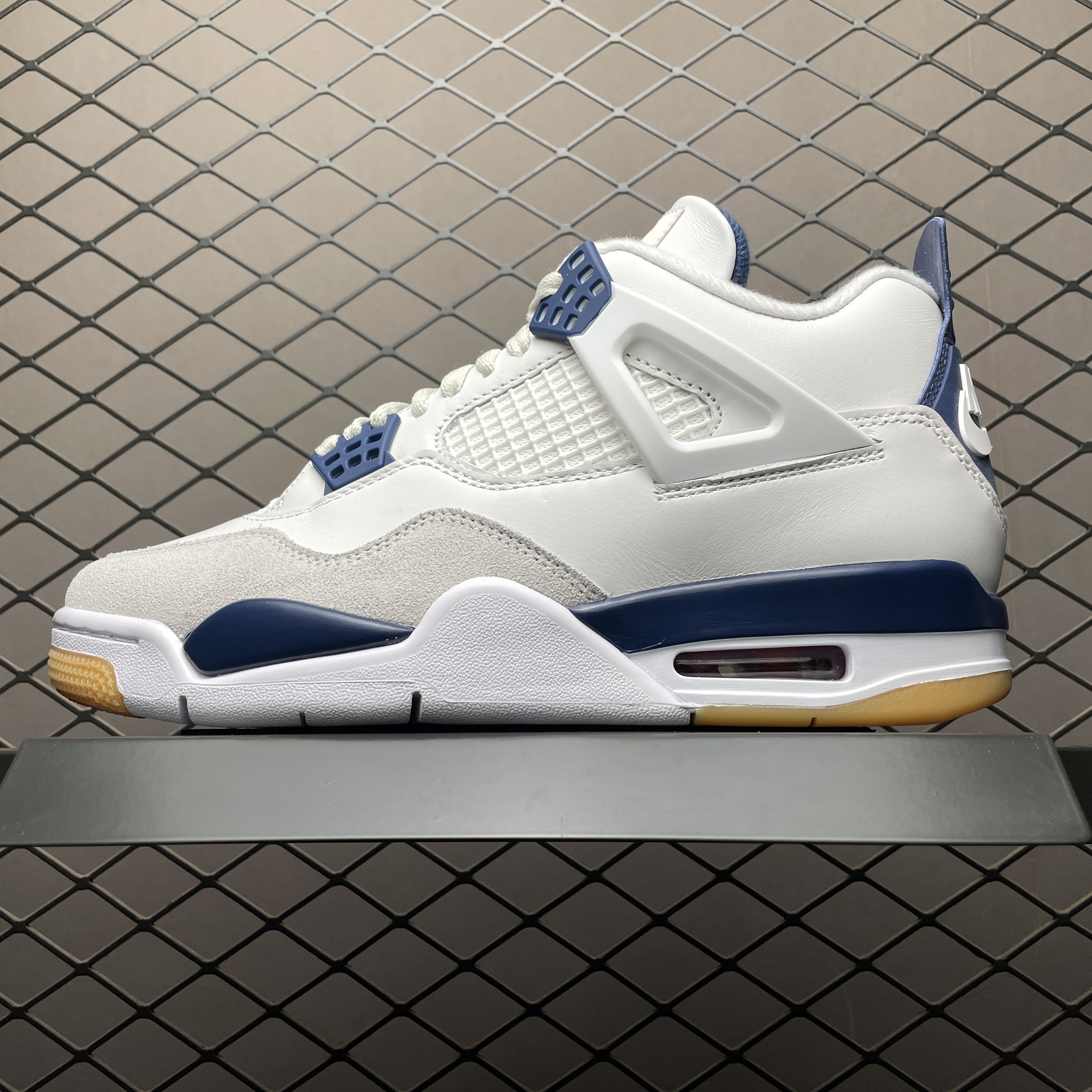 Nike SB Air Jordan 4 Retro SP "Summit White/Navy" (DR5415-100)