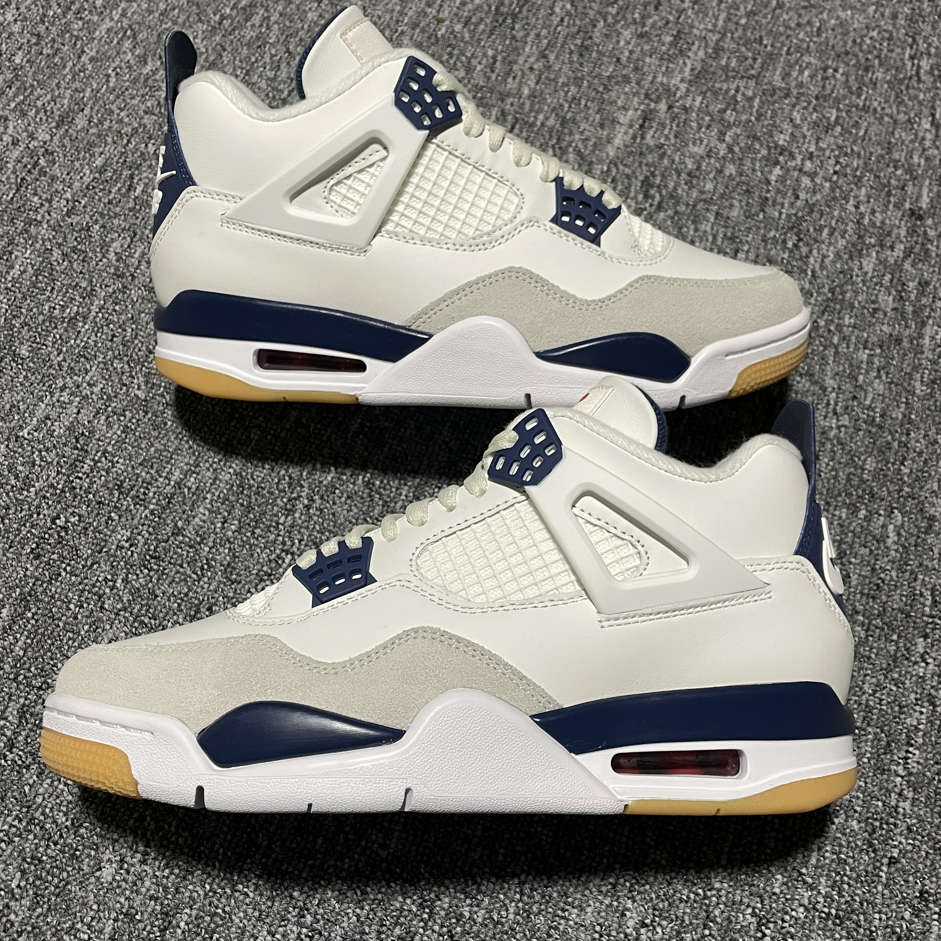 Nike SB Air Jordan 4 Retro SP "Summit White/Navy" (DR5415-100)
