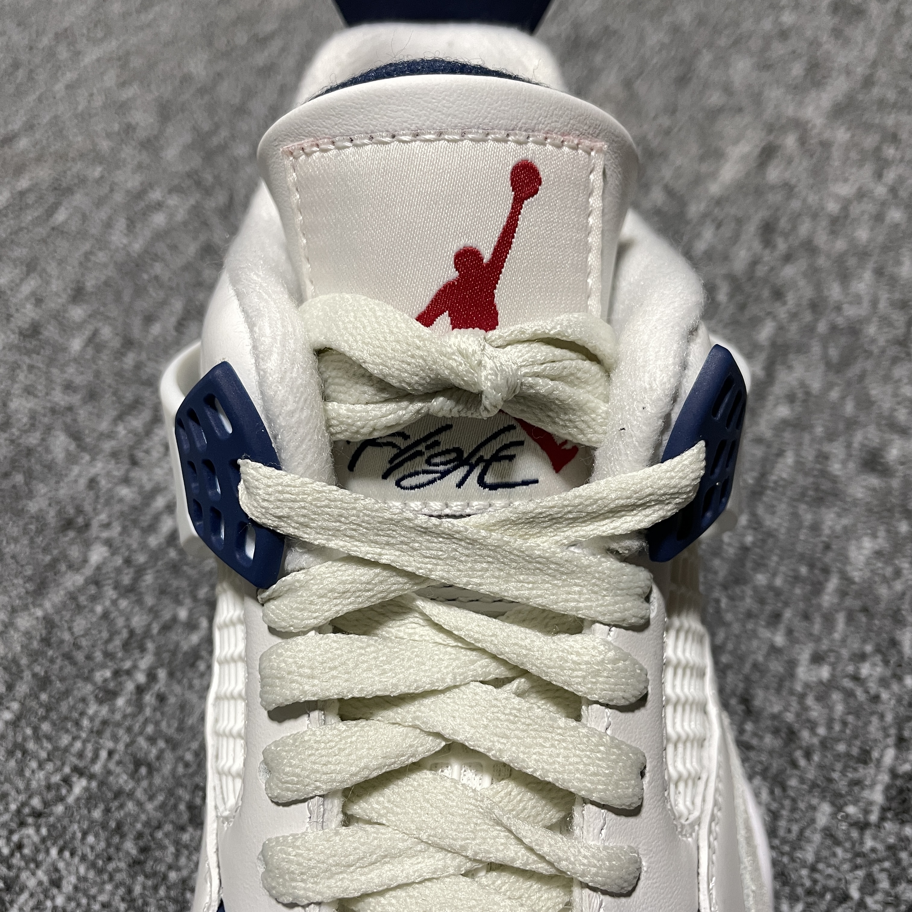 Nike SB Air Jordan 4 Retro SP "Summit White/Navy" (DR5415-100)