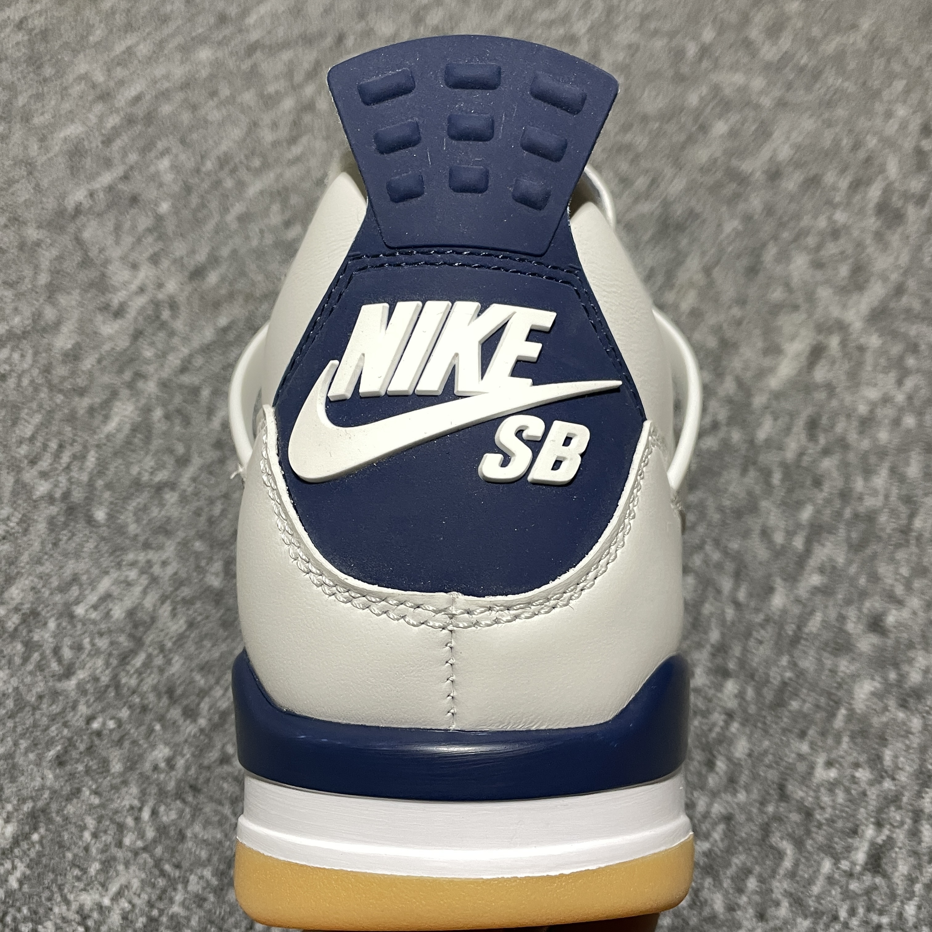 Nike SB Air Jordan 4 Retro SP "Summit White/Navy" (DR5415-100)