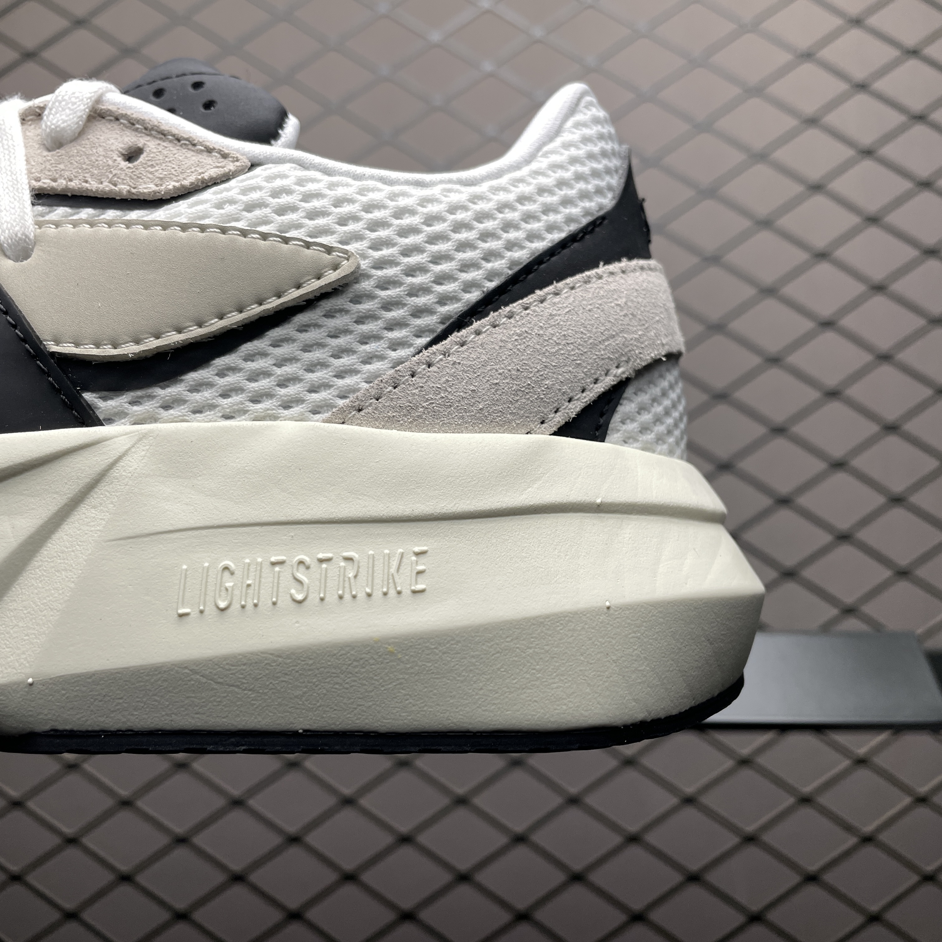 adidas Lightblaze "Alumina/Core Black/Cloud White"（JH6944）