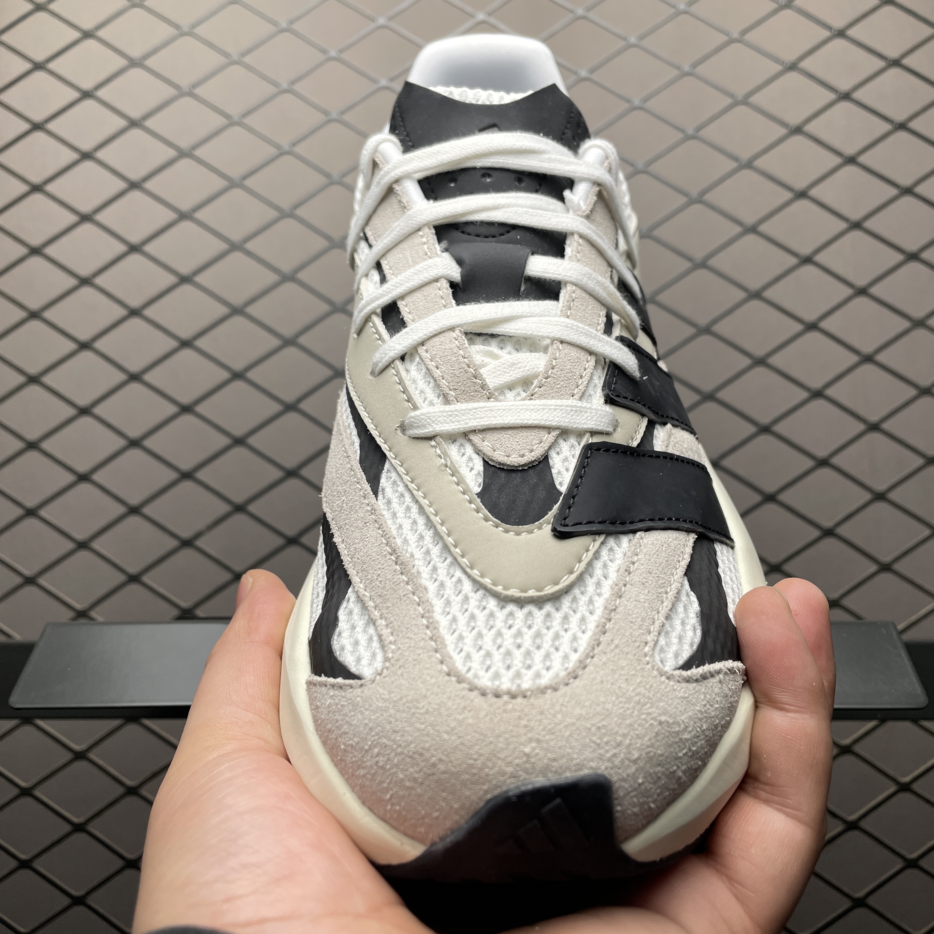 adidas Lightblaze "Alumina/Core Black/Cloud White"（JH6944）