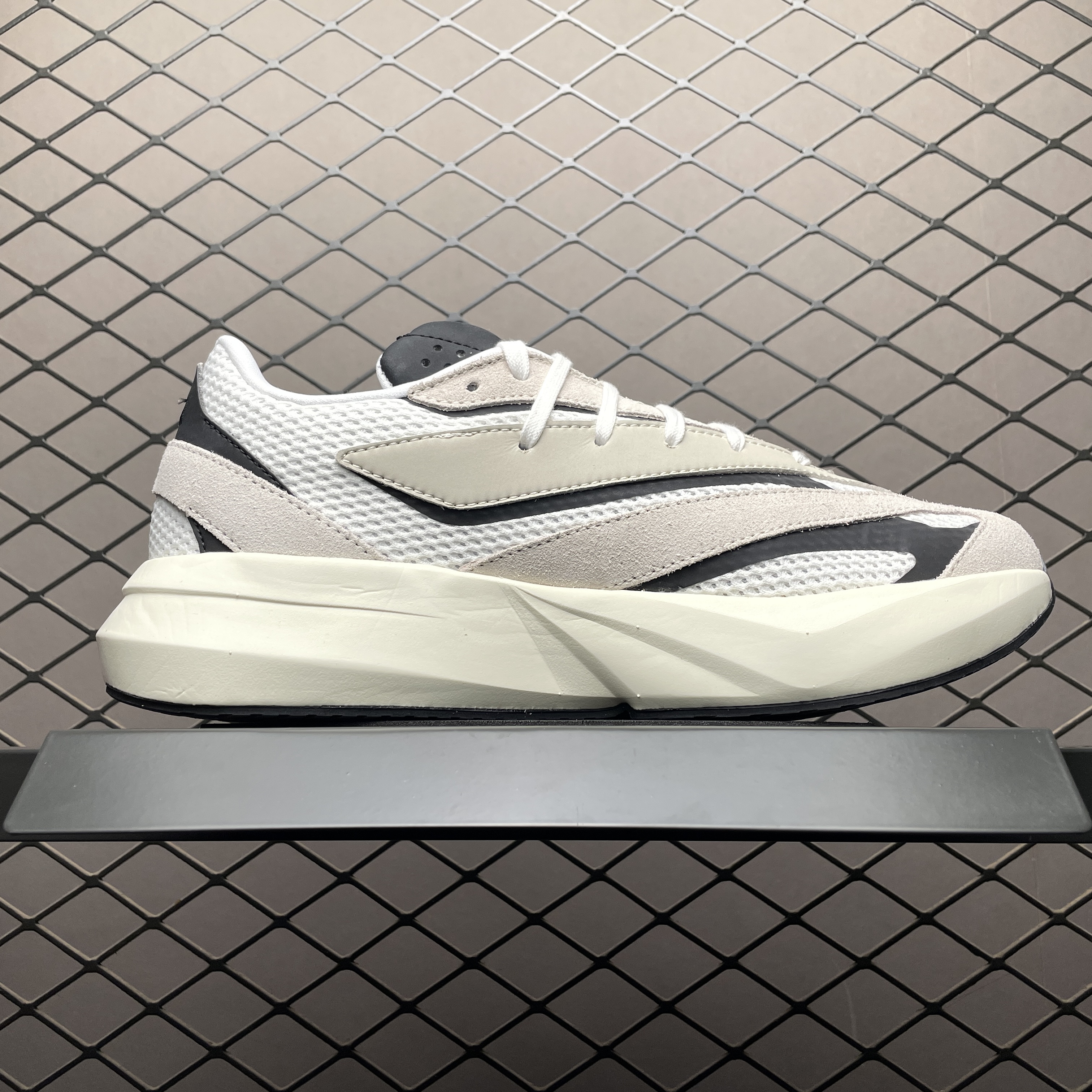 adidas Lightblaze "Alumina/Core Black/Cloud White"（JH6944）