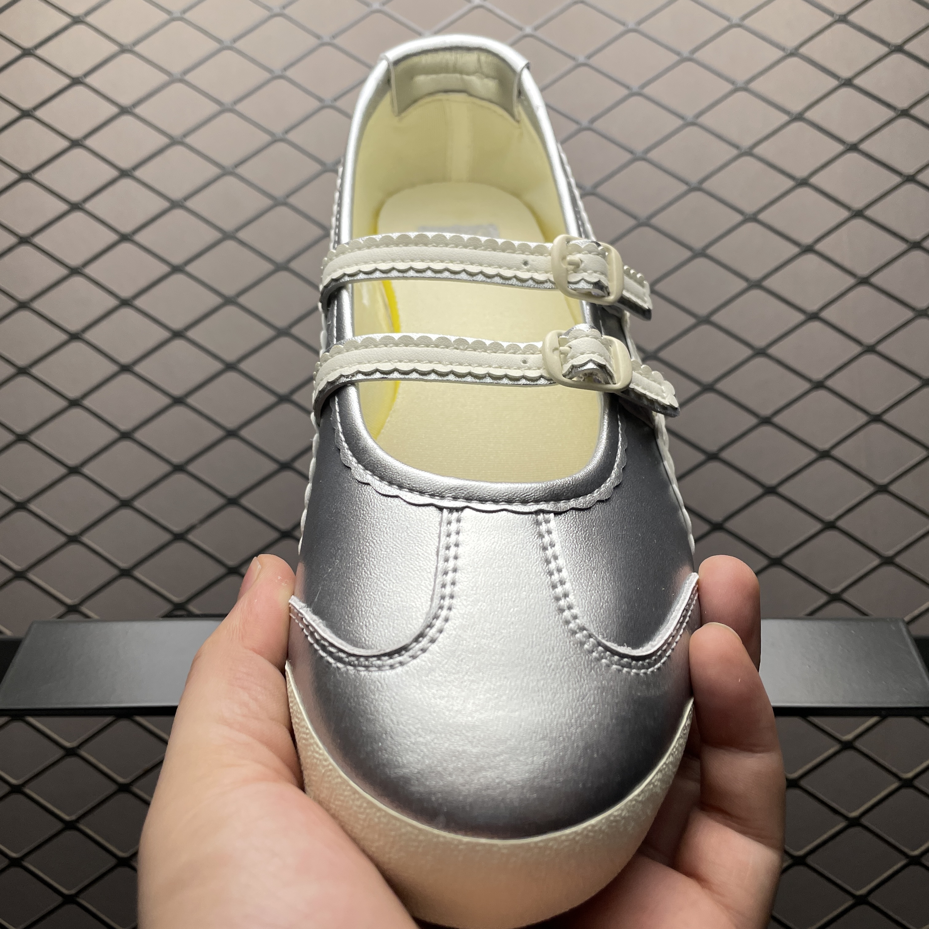 Onitsuka Tiger Women's Mexico 66 TGRS "Silver/Cream"（1182A660-020）