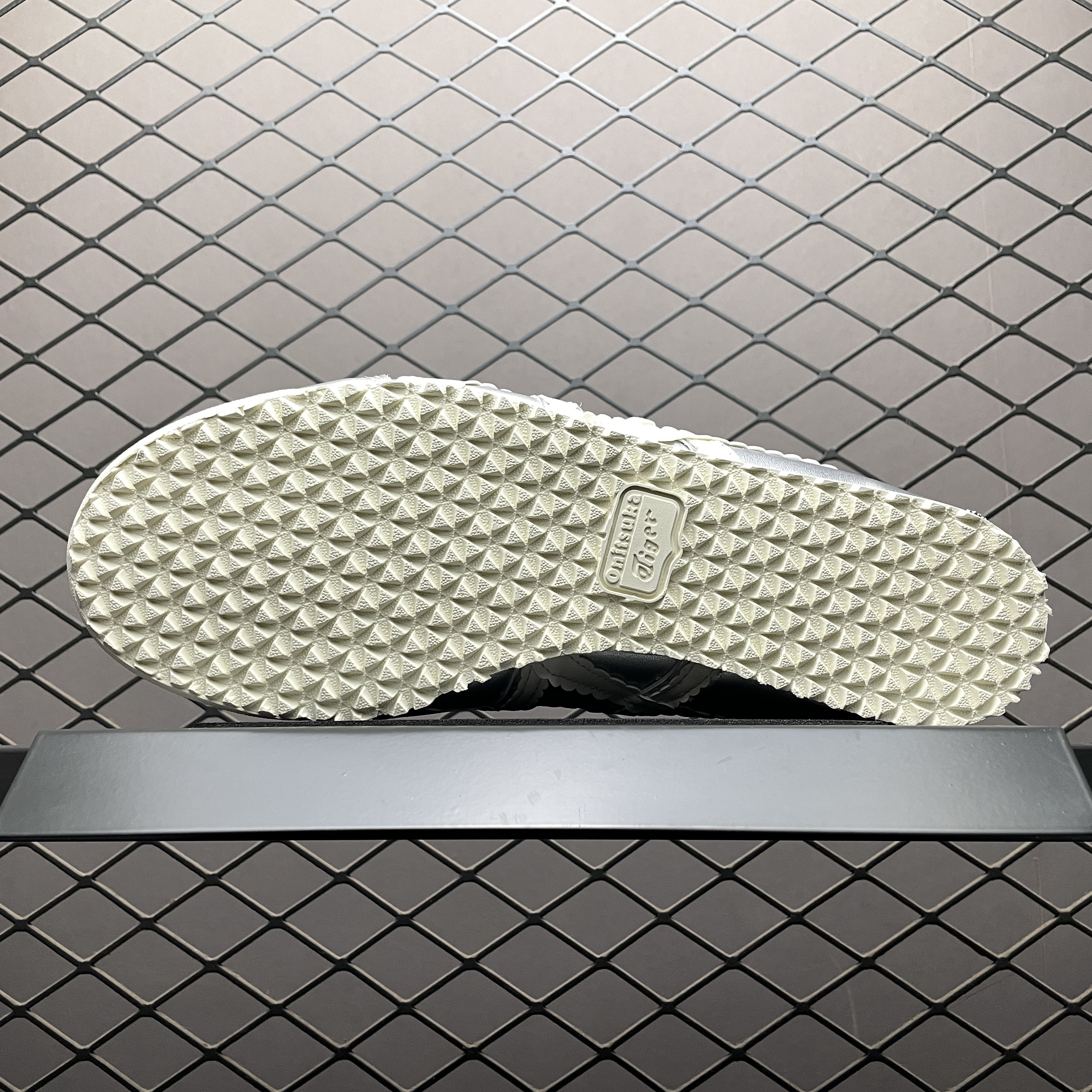 Onitsuka Tiger Women's Mexico 66 TGRS "Silver/Cream"（1182A660-020）