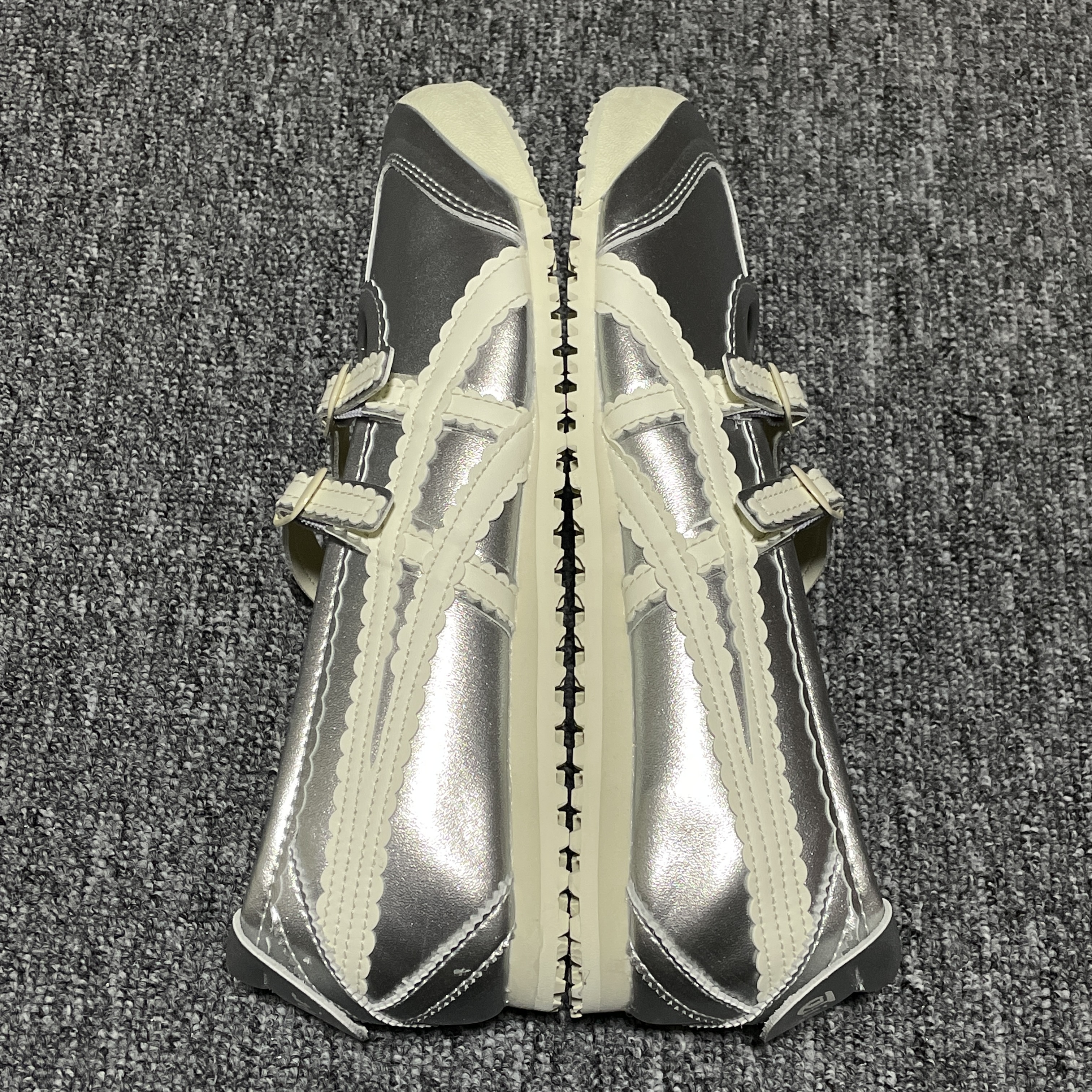 Onitsuka Tiger Women's Mexico 66 TGRS "Silver/Cream"（1182A660-020）