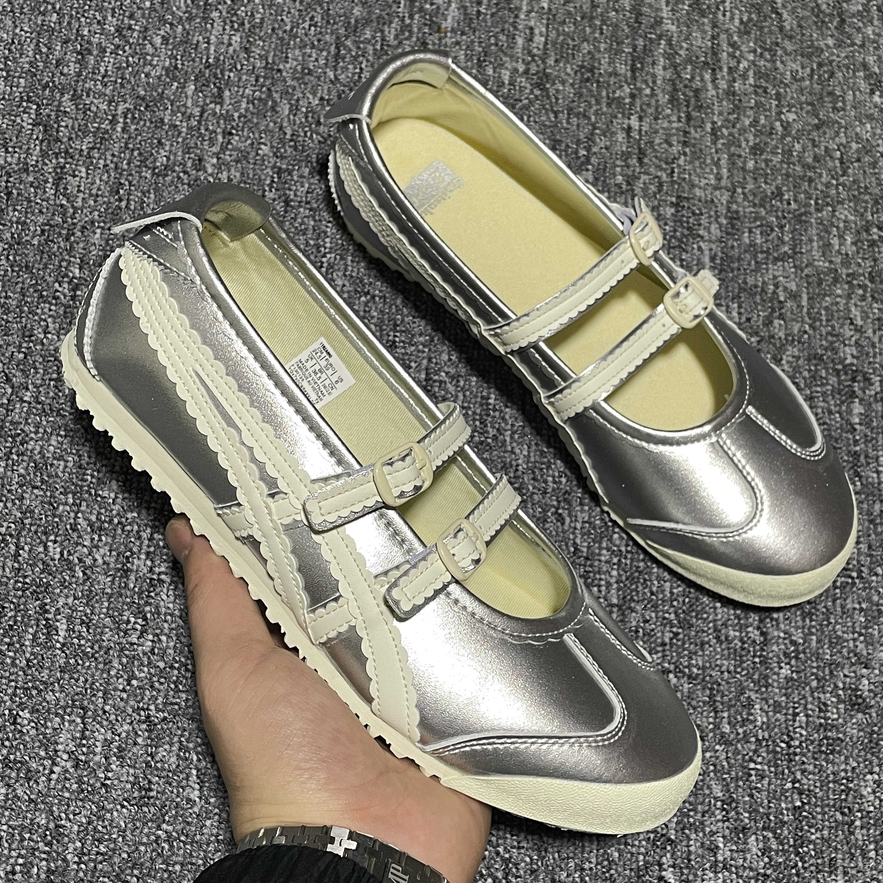 Onitsuka Tiger Women's Mexico 66 TGRS "Silver/Cream"（1182A660-020）