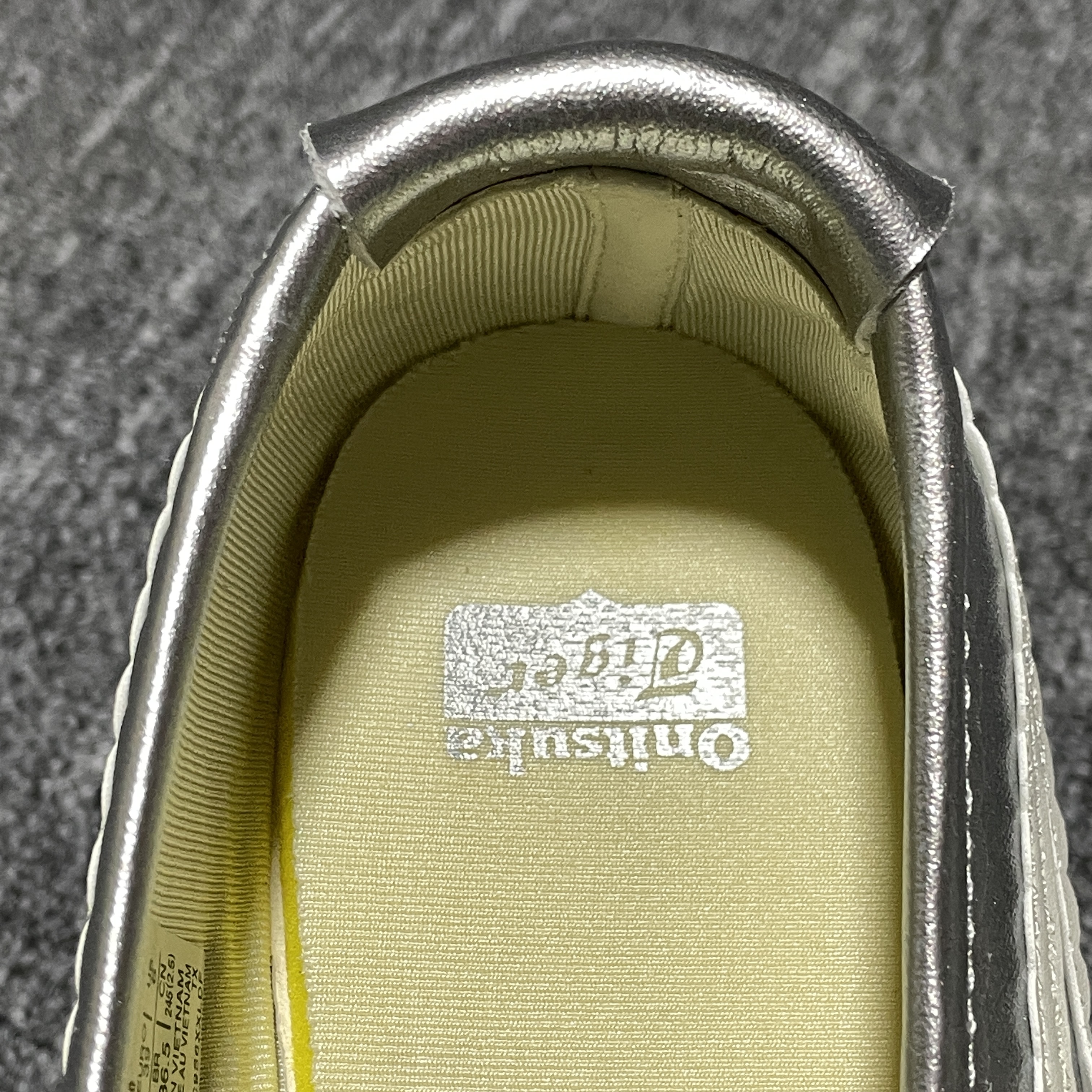 Onitsuka Tiger Women's Mexico 66 TGRS "Silver/Cream"（1182A660-020）