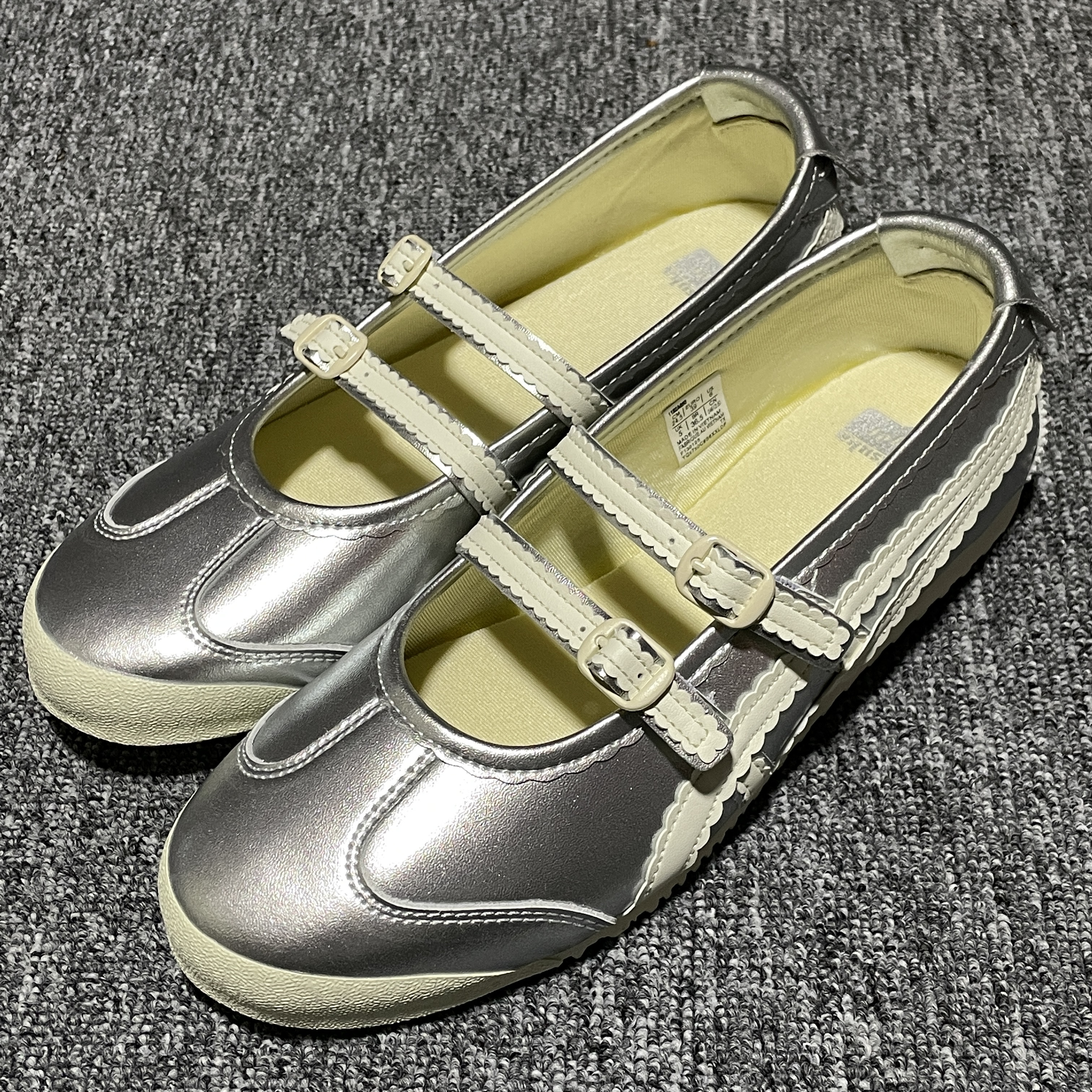 Onitsuka Tiger Women's Mexico 66 TGRS "Silver/Cream"（1182A660-020）