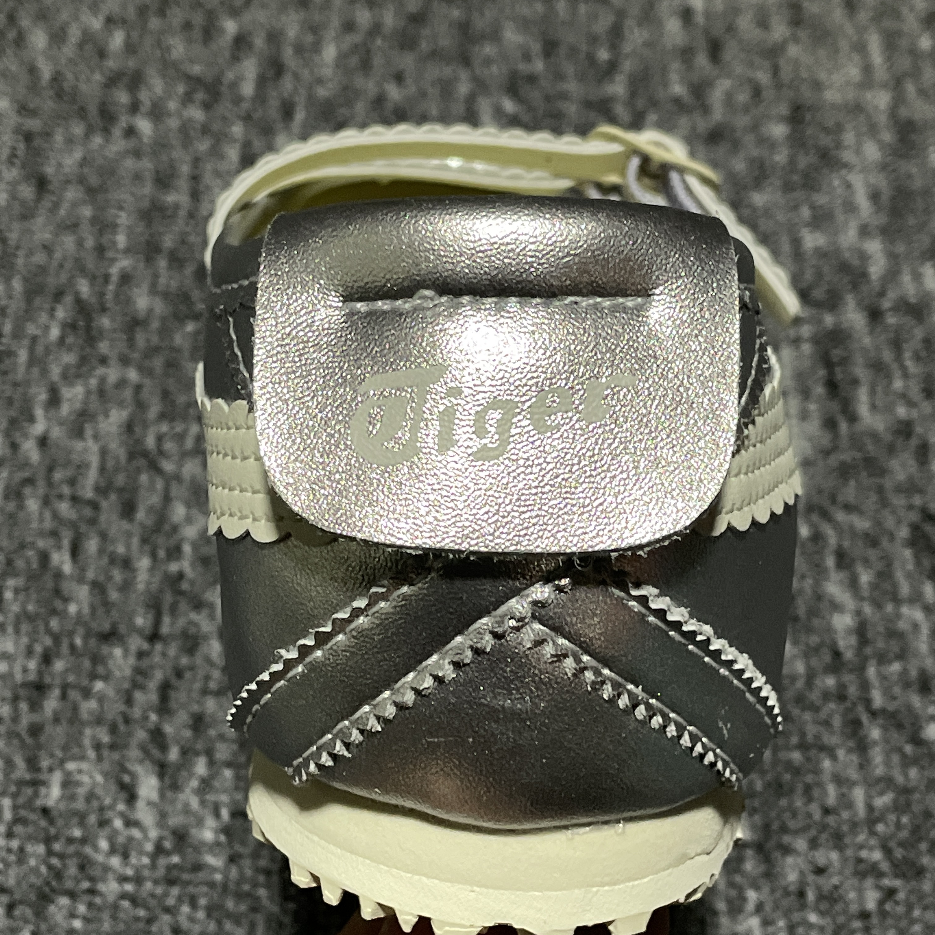 Onitsuka Tiger Women's Mexico 66 TGRS "Silver/Cream"（1182A660-020）