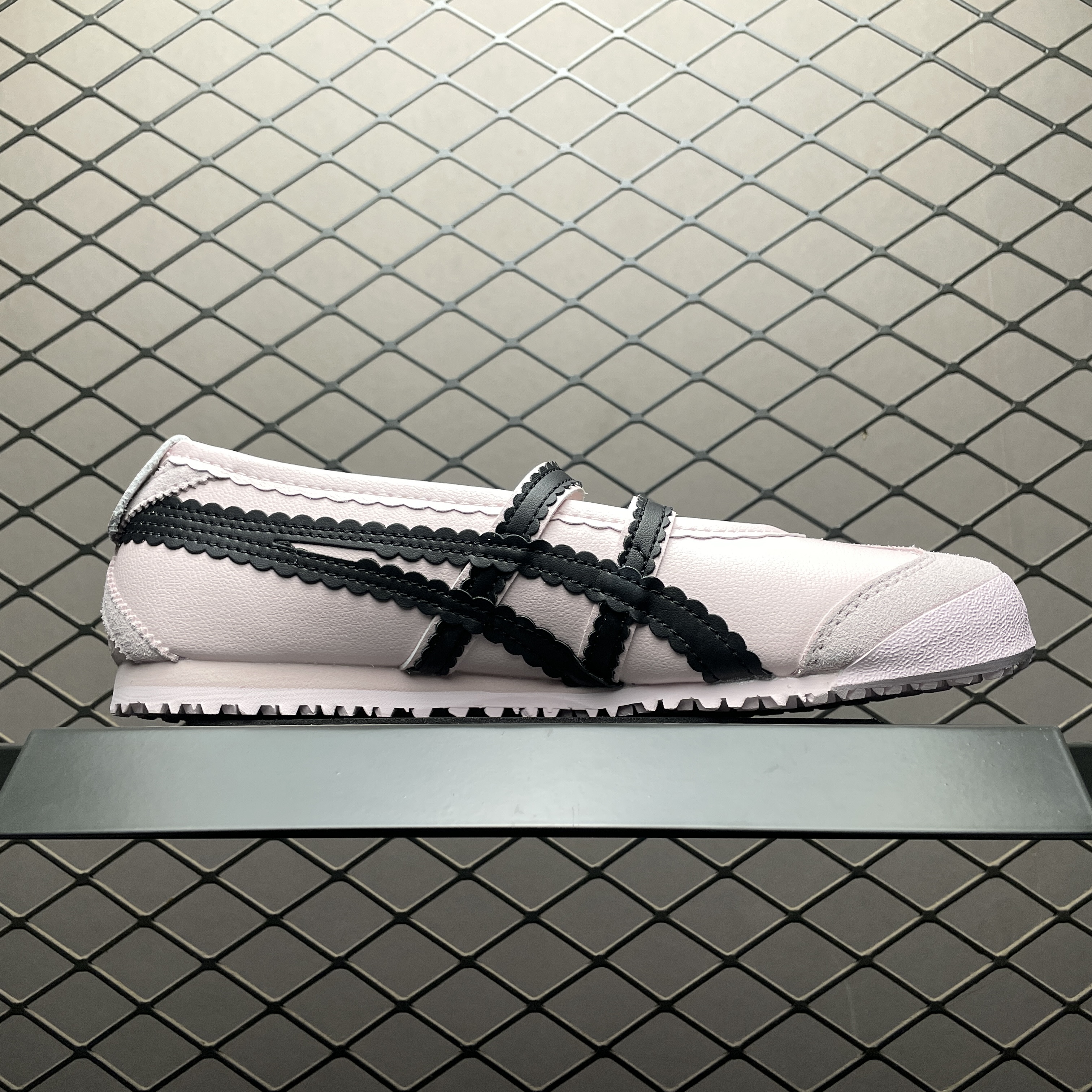 Onitsuka Tiger Women's Mexico 66 TGRS "Crystal Pink/Graphite Grey"（1182A678-700）