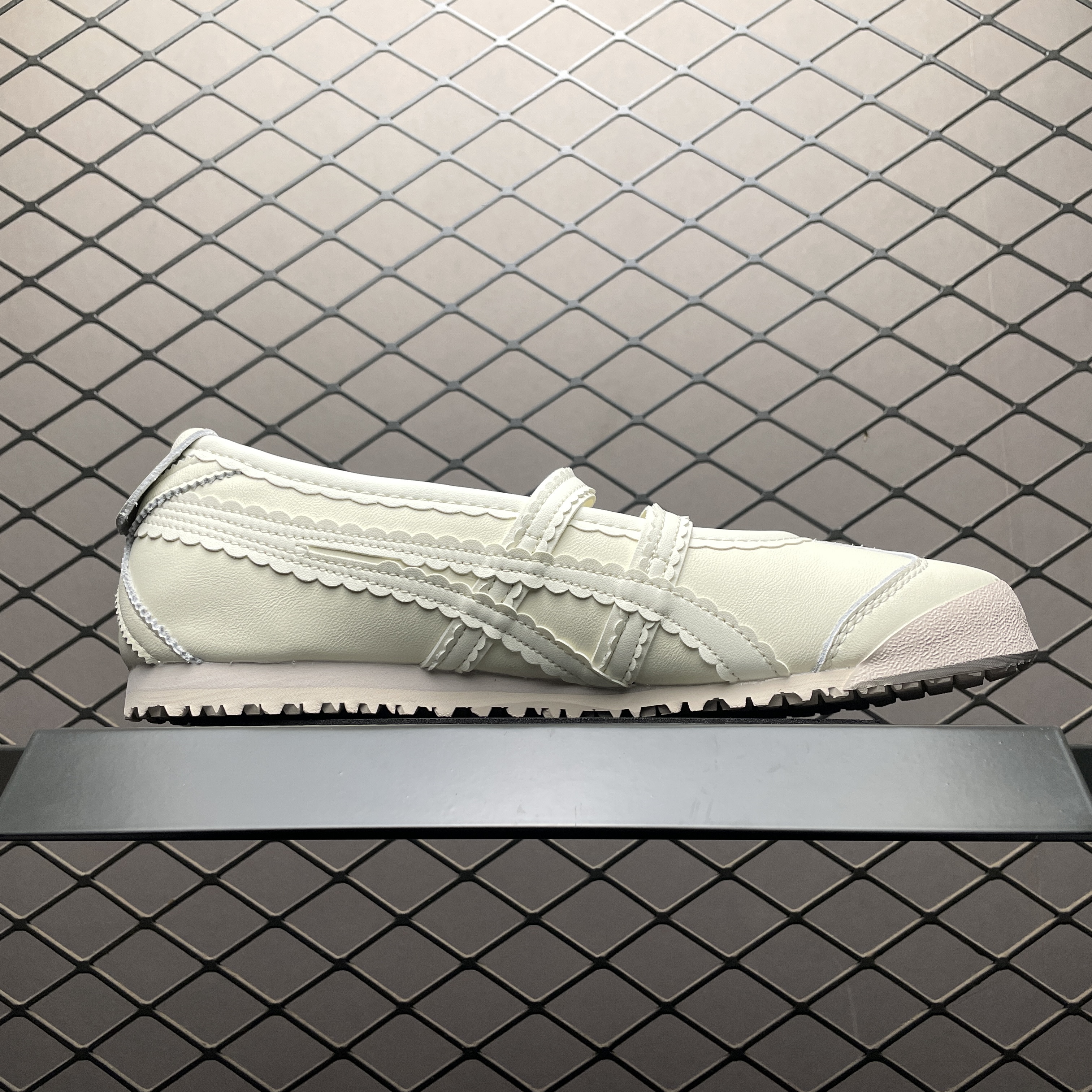 Onitsuka Tiger Women's Mexico 66 TGRS "Ivory/Cream"（ 1182A660-752）