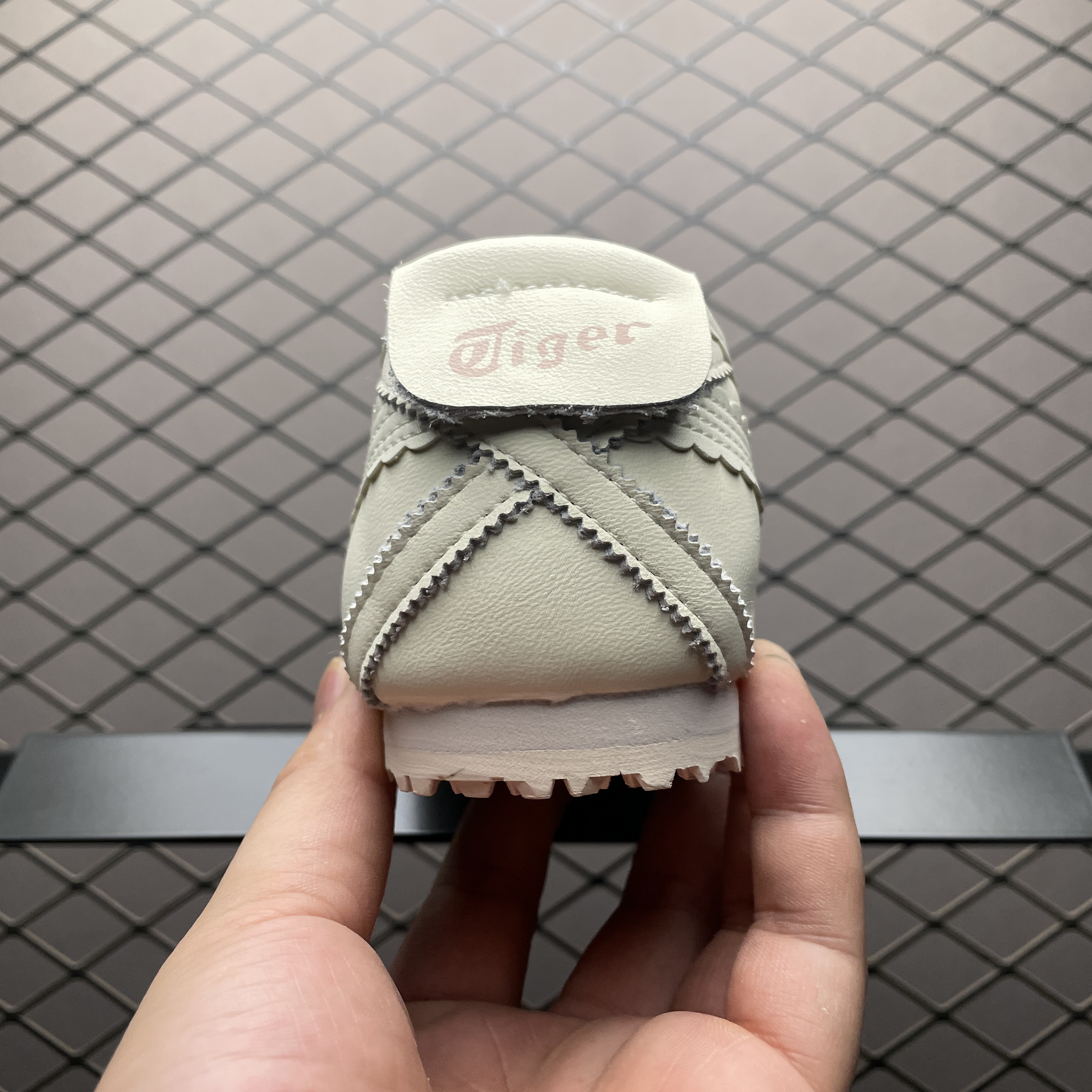 Onitsuka Tiger Women's Mexico 66 TGRS "Ivory/Cream"（ 1182A660-752）