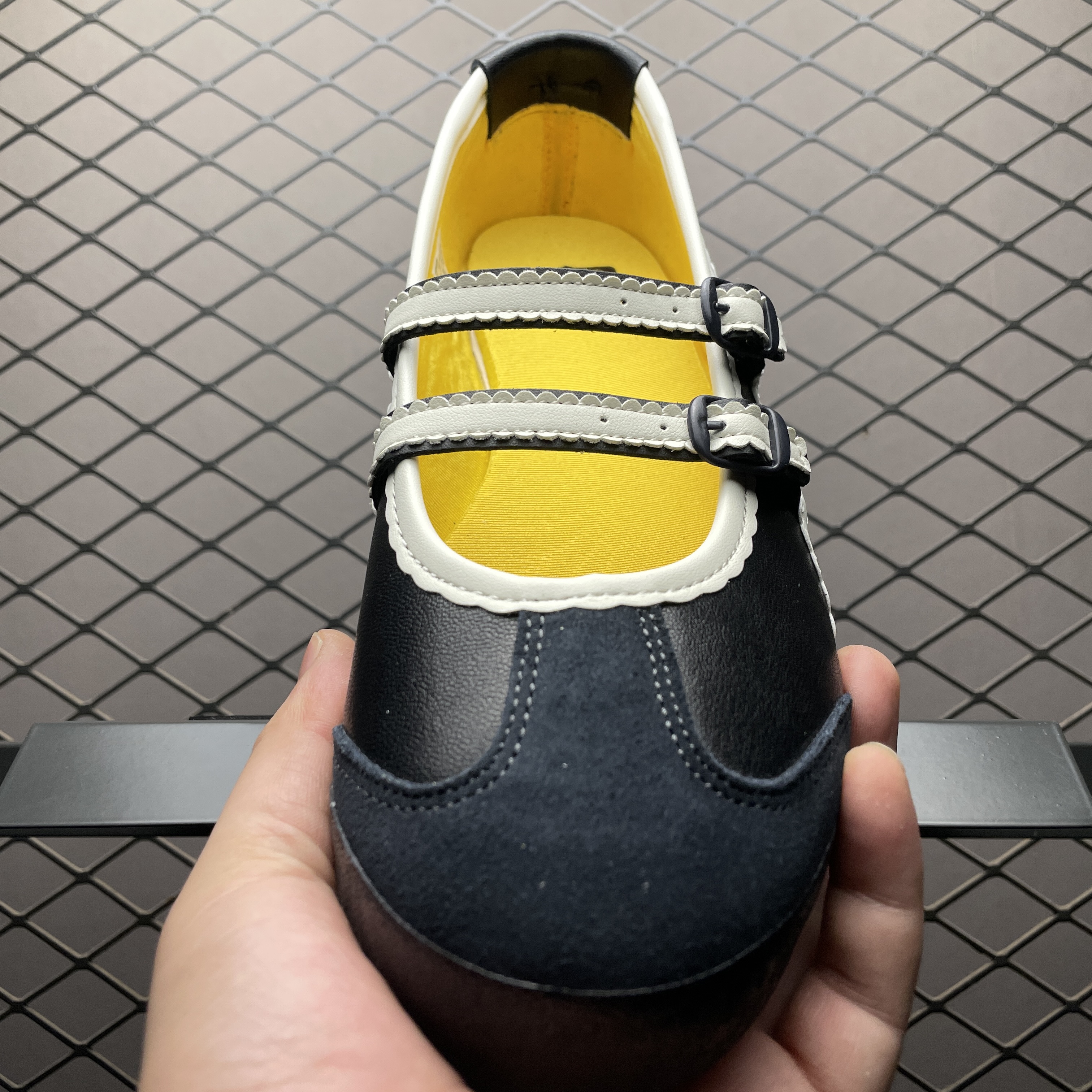 Onitsuka Tiger Women's Mexico 66 TGRS "Black/Cream"（1182A678-001）