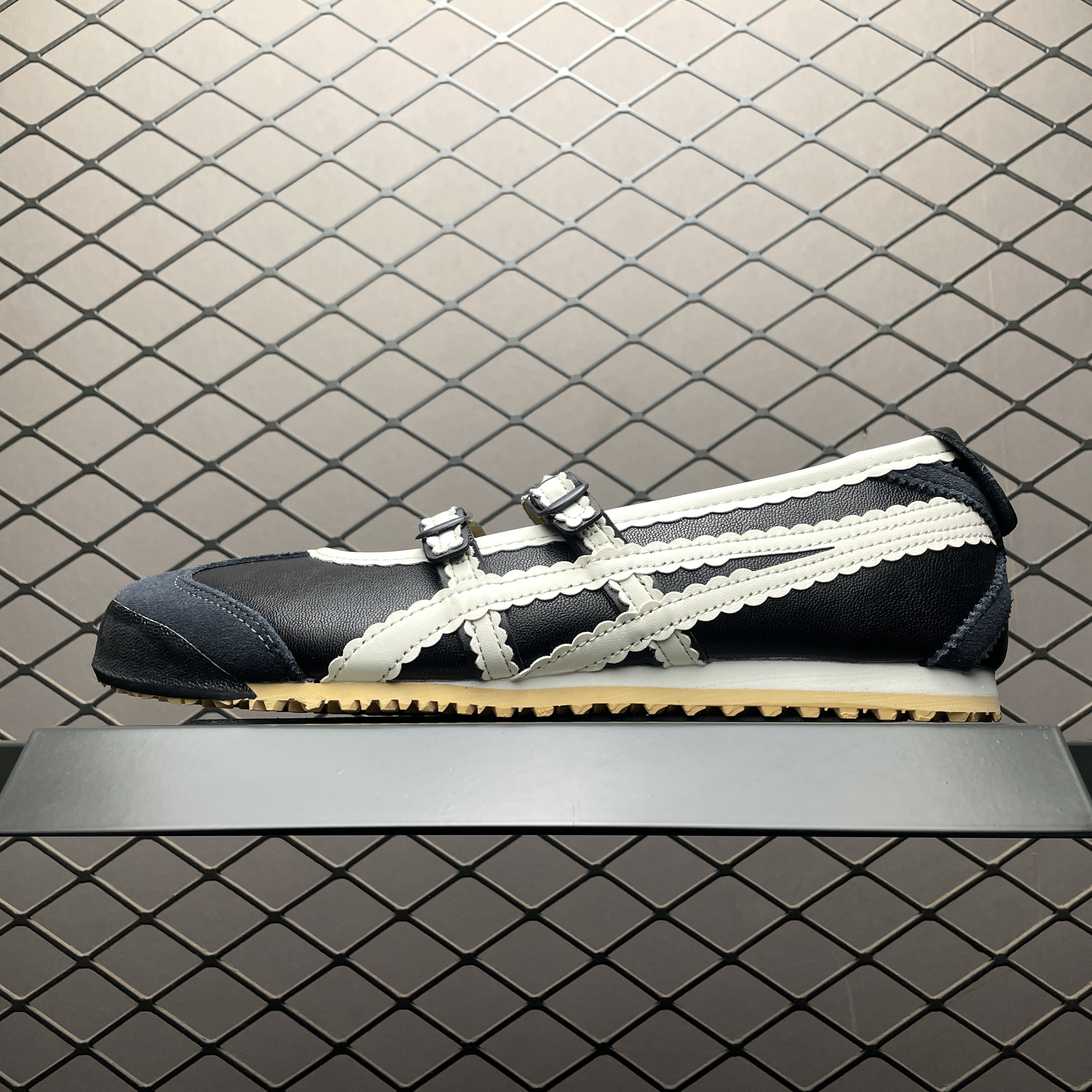Onitsuka Tiger Women's Mexico 66 TGRS 