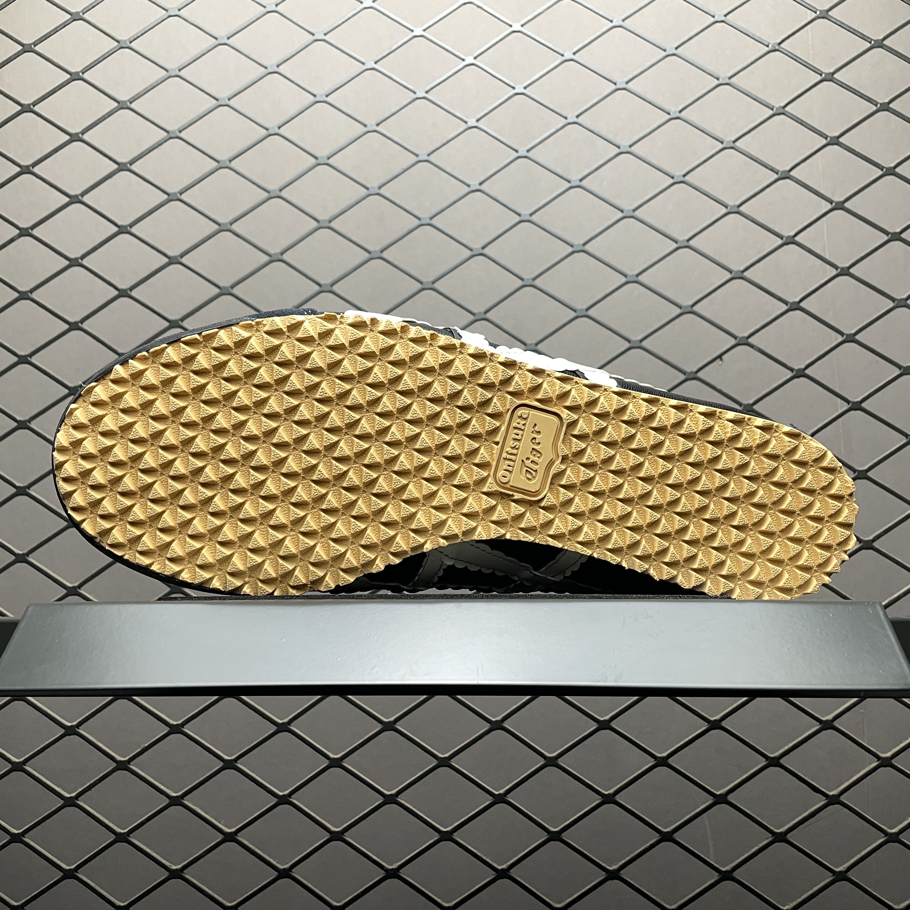 Onitsuka Tiger Women's Mexico 66 TGRS "Black/Cream"（1182A678-001）