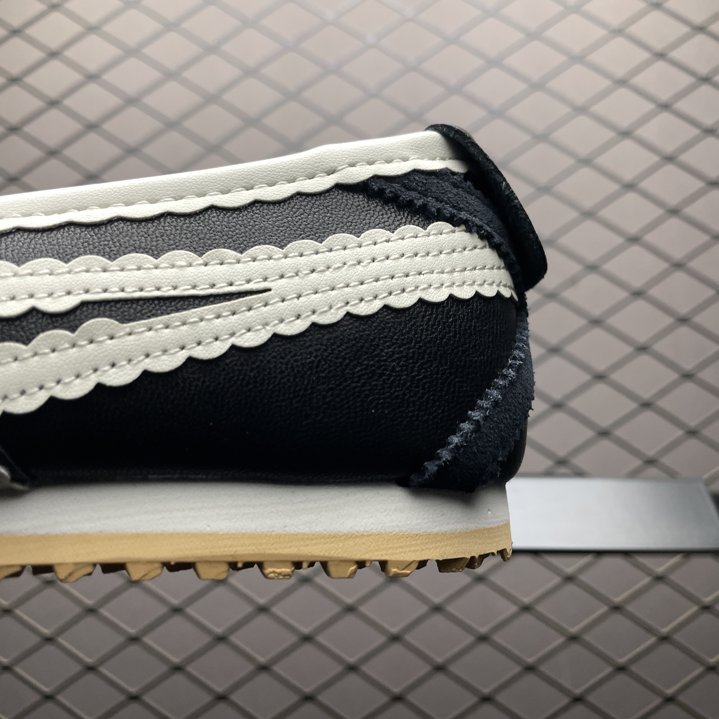 Onitsuka Tiger Women's Mexico 66 TGRS "Black/Cream"（1182A678-001）